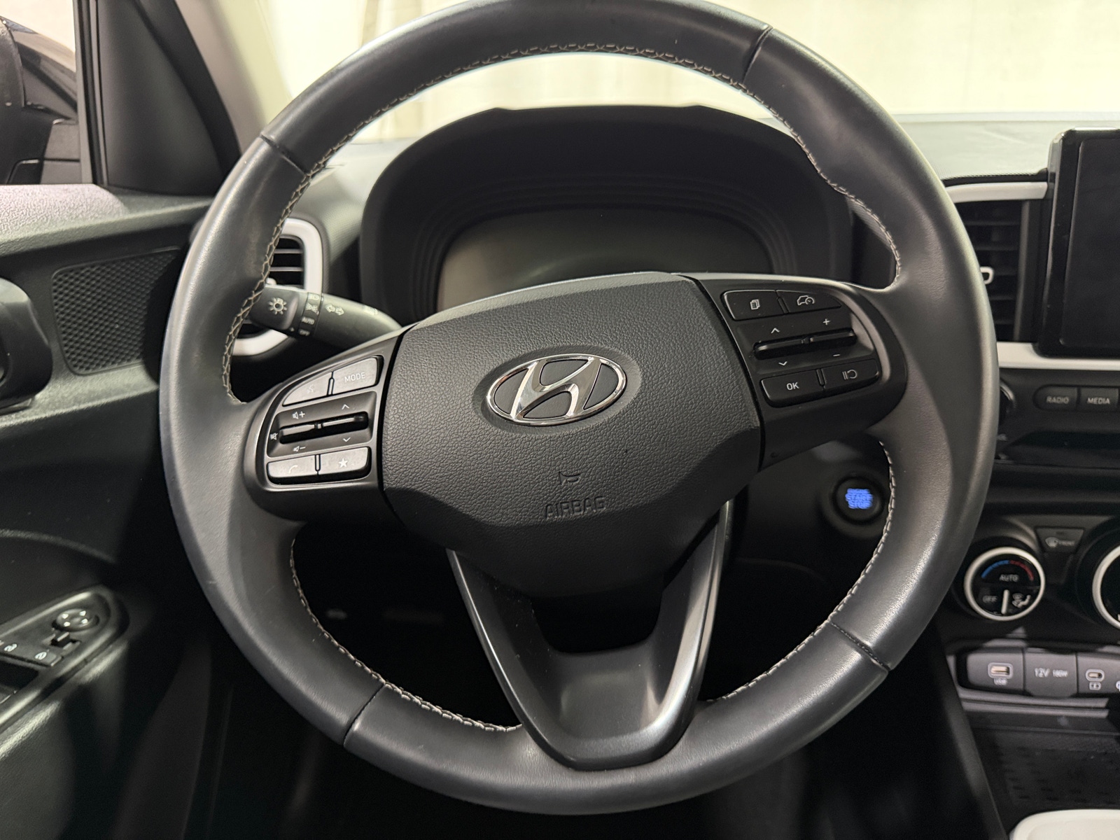 Thumbnail: 2023 Hyundai Venue - 4