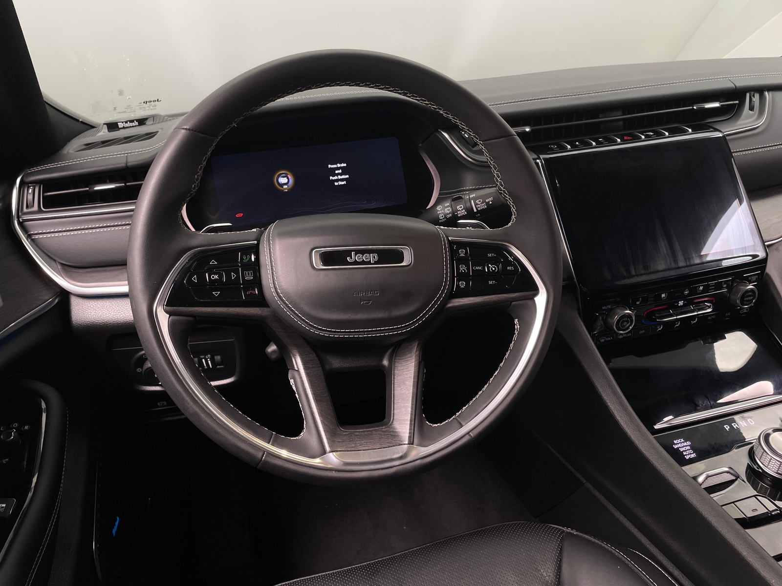 Thumbnail: 2023 Jeep Grand Cherokee L - 4