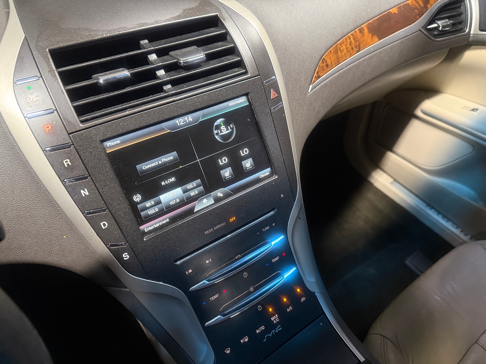 Thumbnail: 2016 Lincoln MKZ - 3