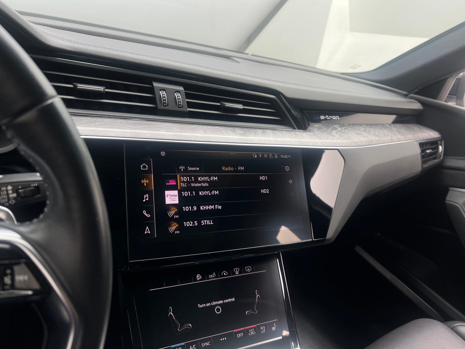Thumbnail: 2019 Audi e-tron - 4