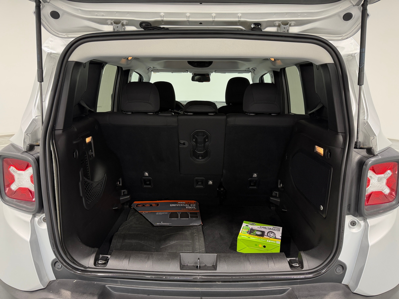 Thumbnail: 2016 Jeep Renegade - 7