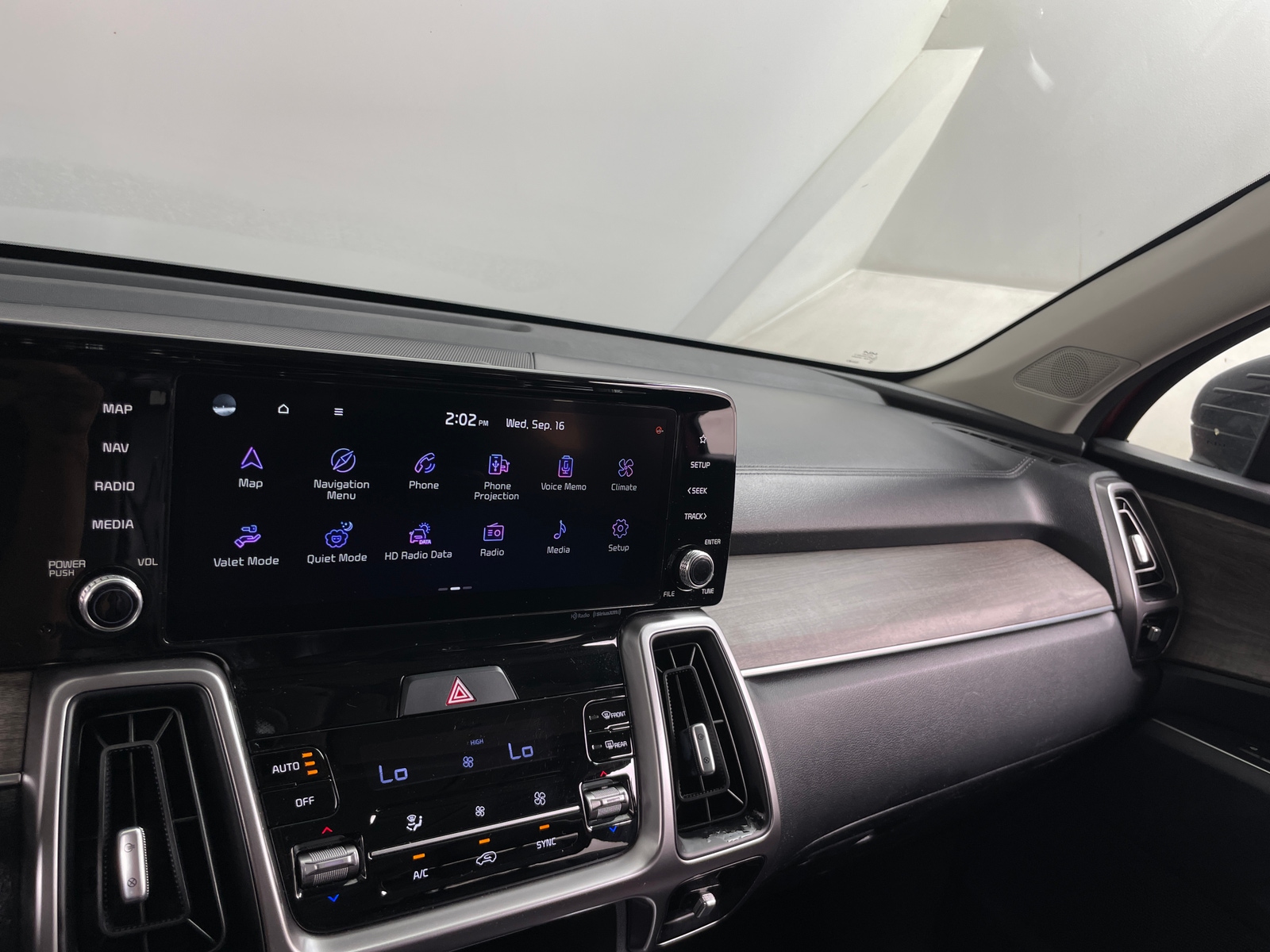 Thumbnail: 2023 Kia Sorento - 3