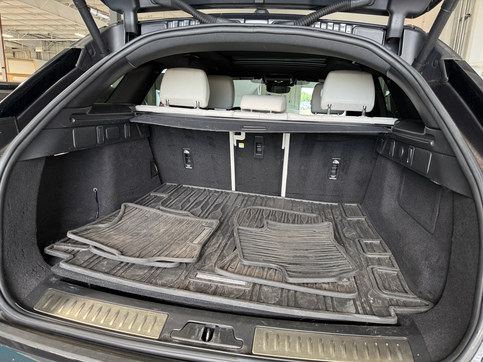 Thumbnail: 2022 Land Rover Range Rover Velar - 7