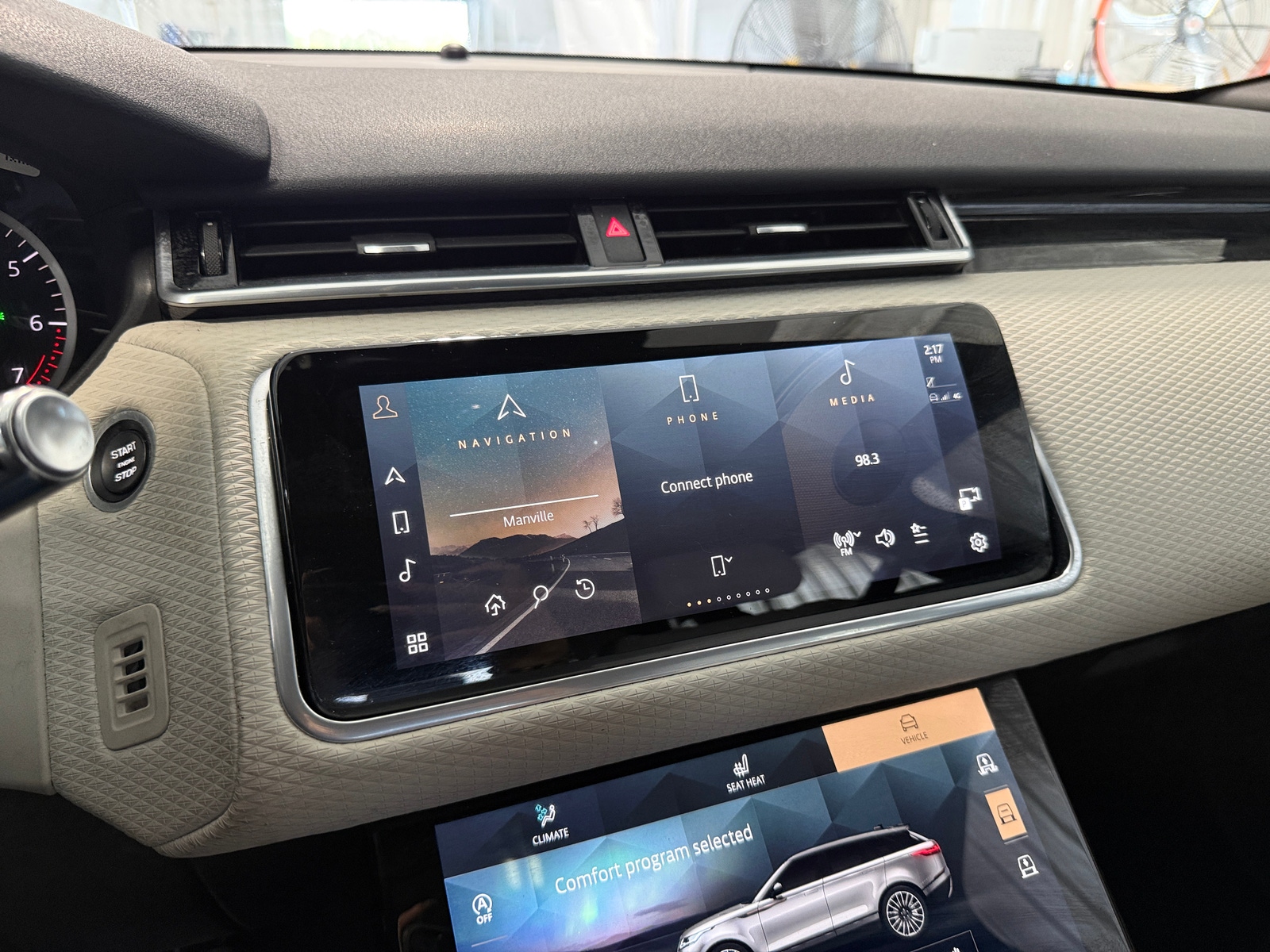 Thumbnail: 2022 Land Rover Range Rover Velar - 4