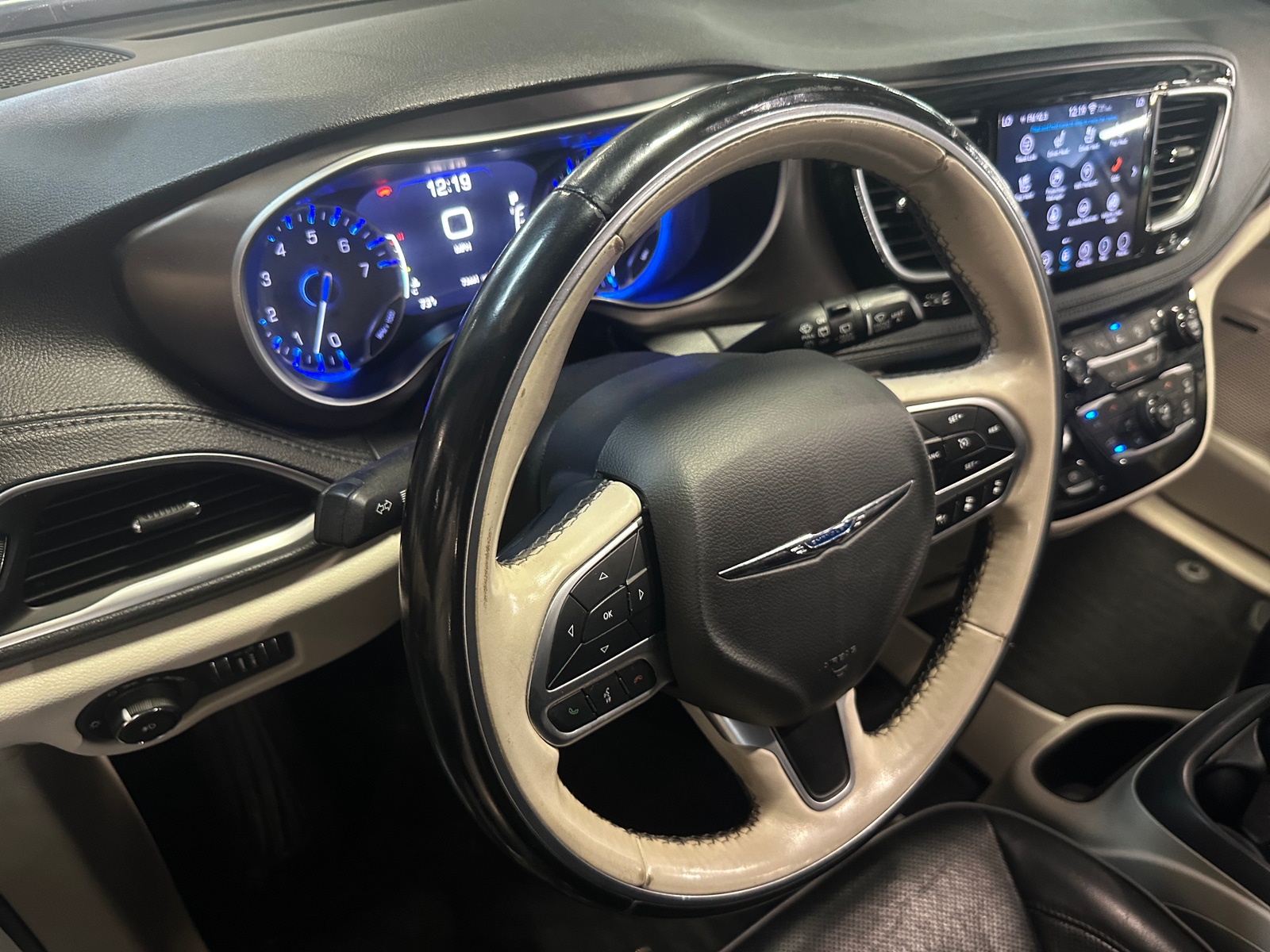 Thumbnail: 2018 Chrysler Pacifica - 4