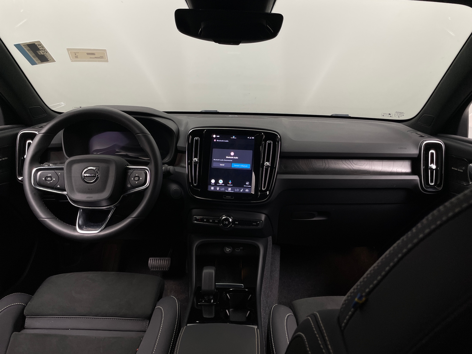 Thumbnail: 2023 Volvo C40 - 2