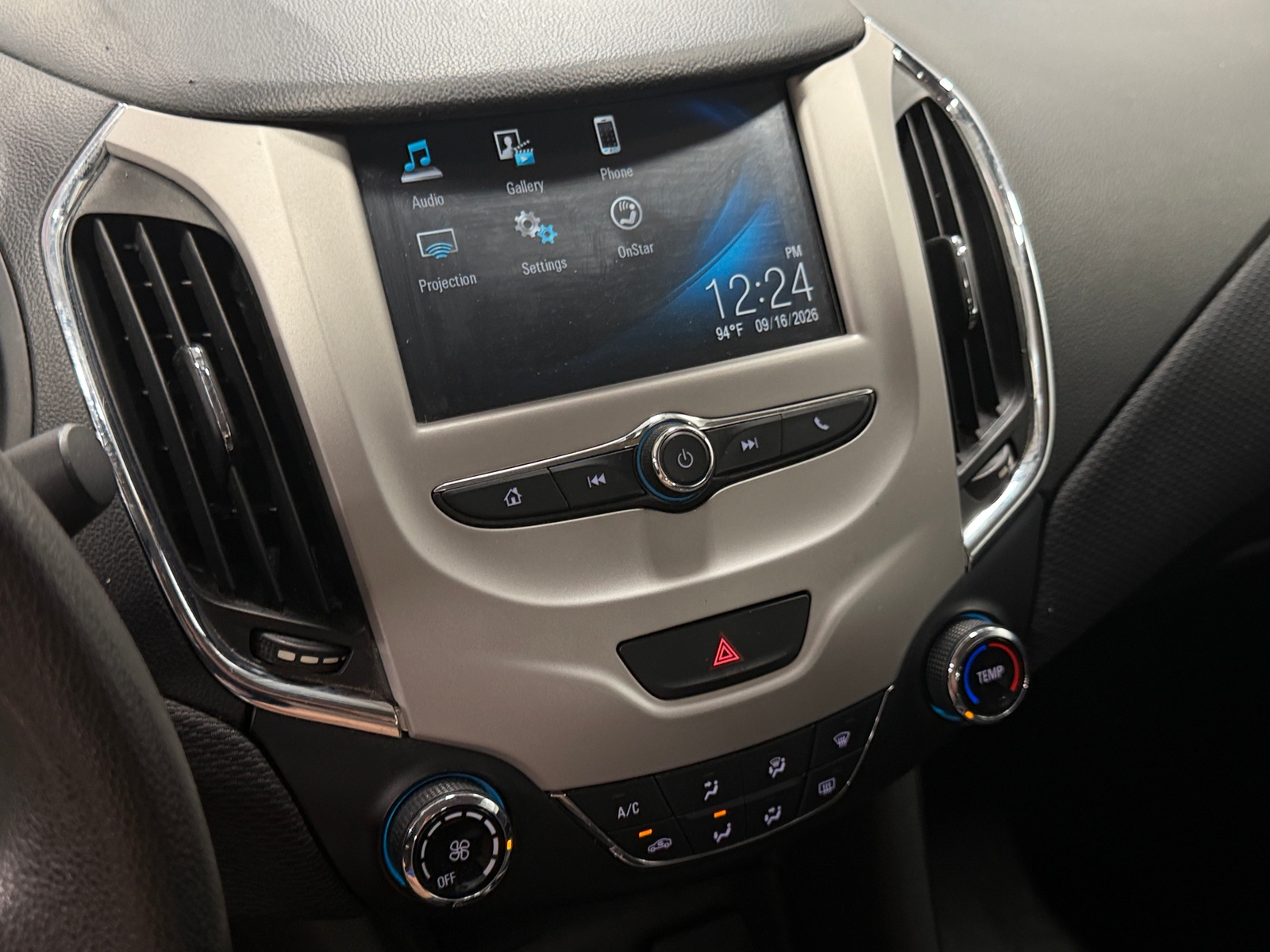 Thumbnail: 2017 Chevrolet Cruze - 4