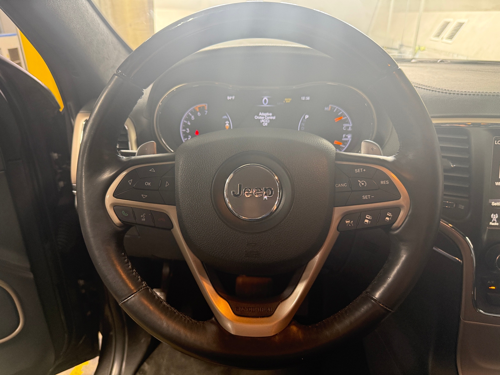 Thumbnail: 2015 Jeep Grand Cherokee - 4