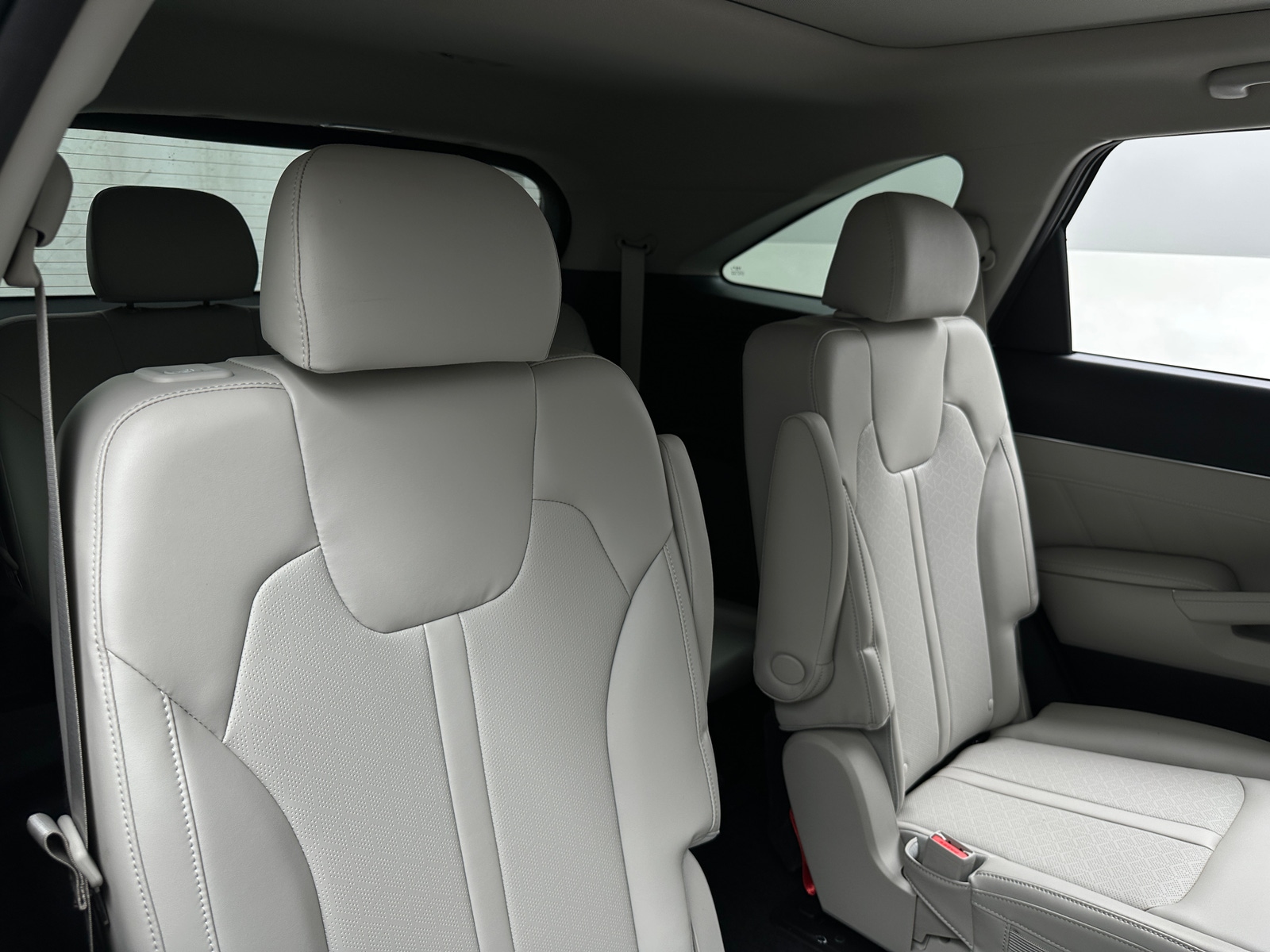 Thumbnail: 2023 Kia Sorento - 5