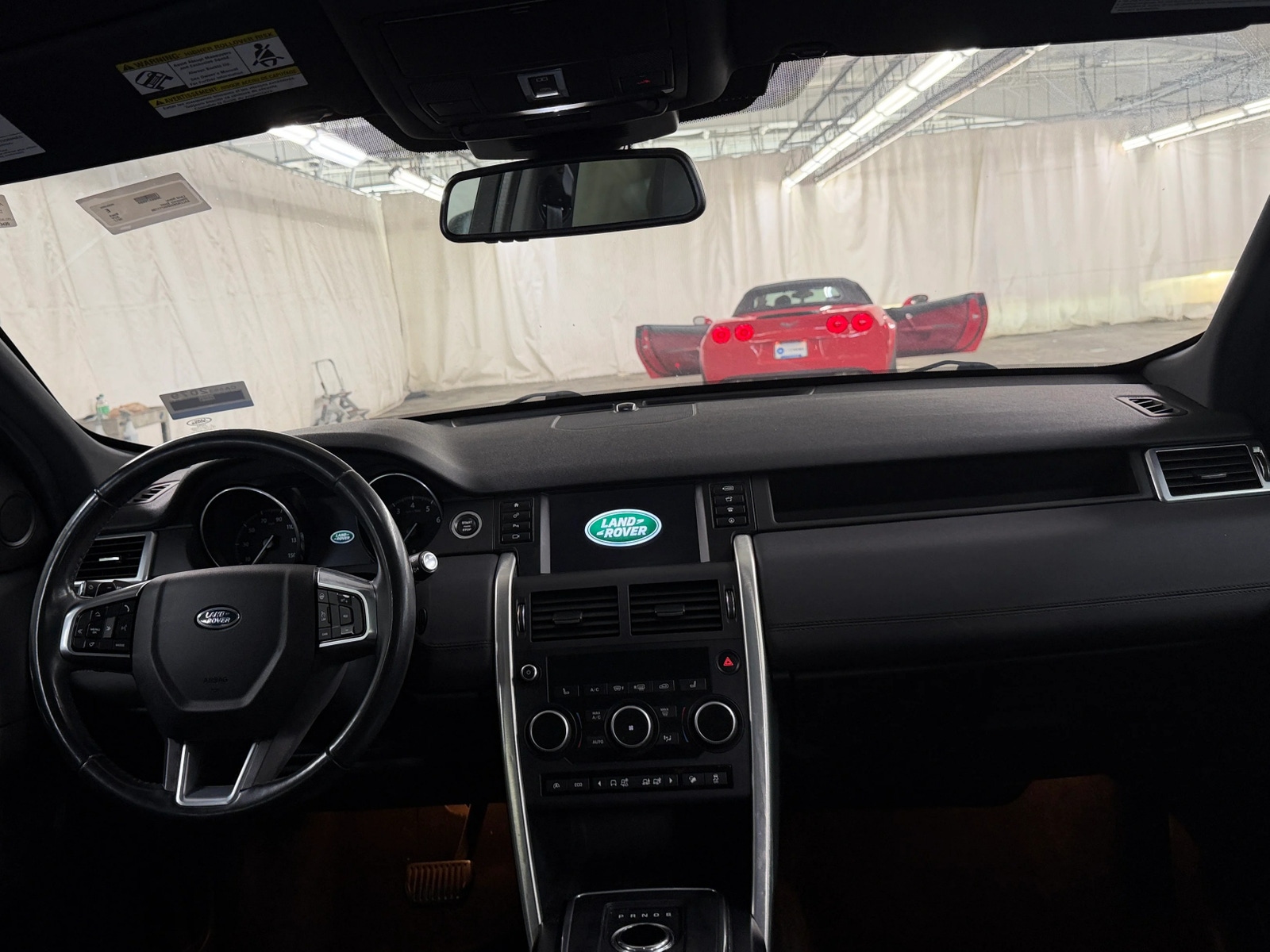 Thumbnail: 2017 Land Rover Discovery Sport - 3
