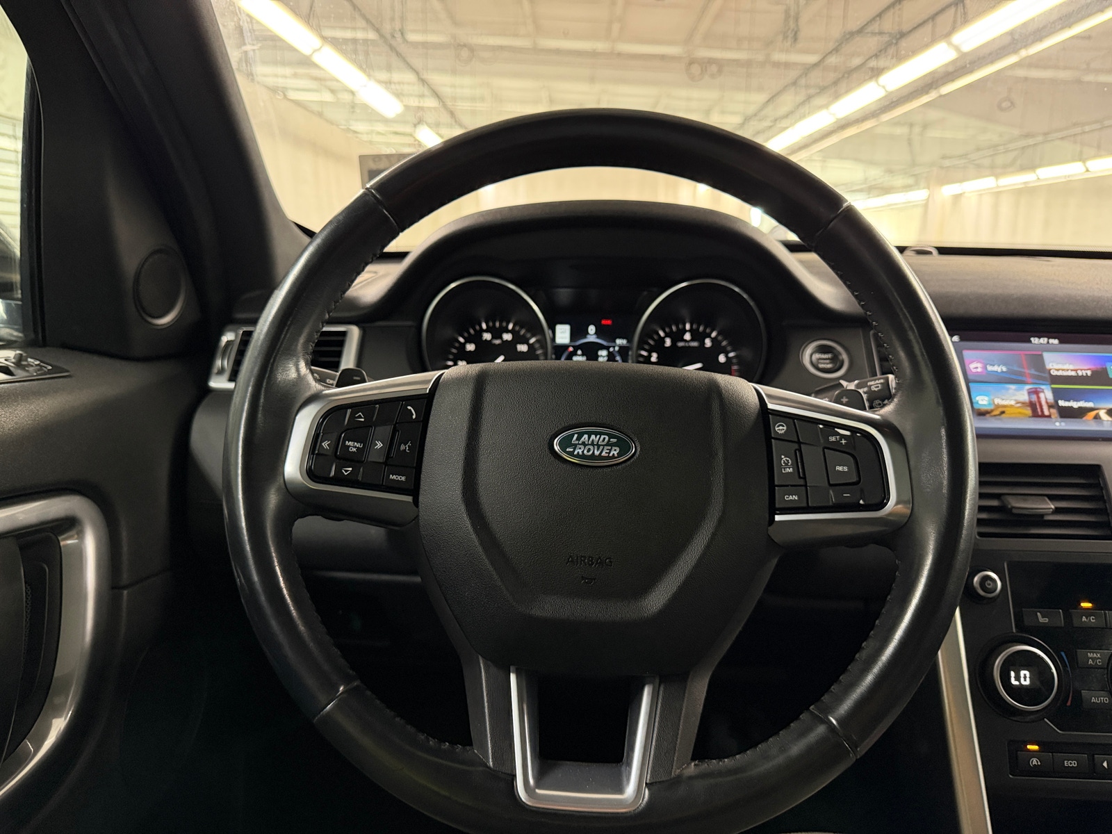 Thumbnail: 2017 Land Rover Discovery Sport - 5