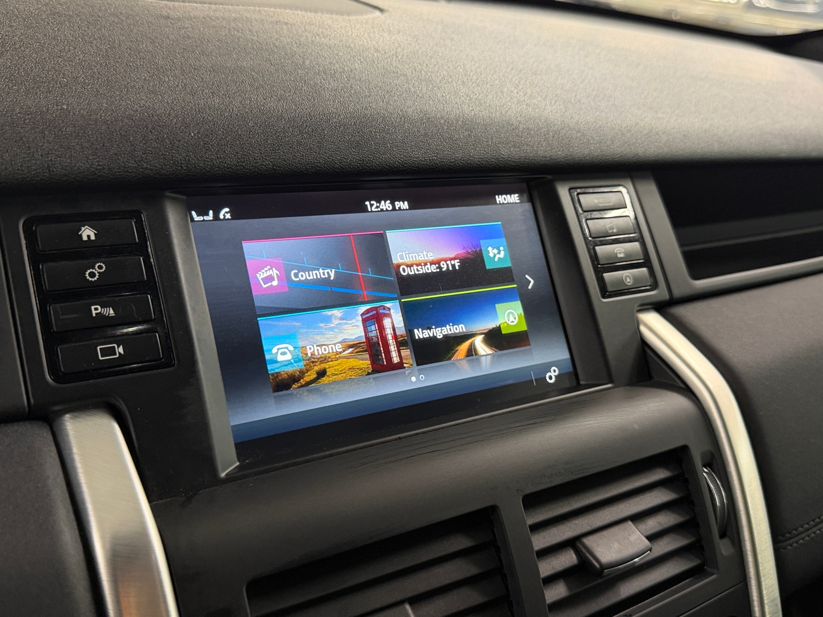 Thumbnail: 2017 Land Rover Discovery Sport - 4