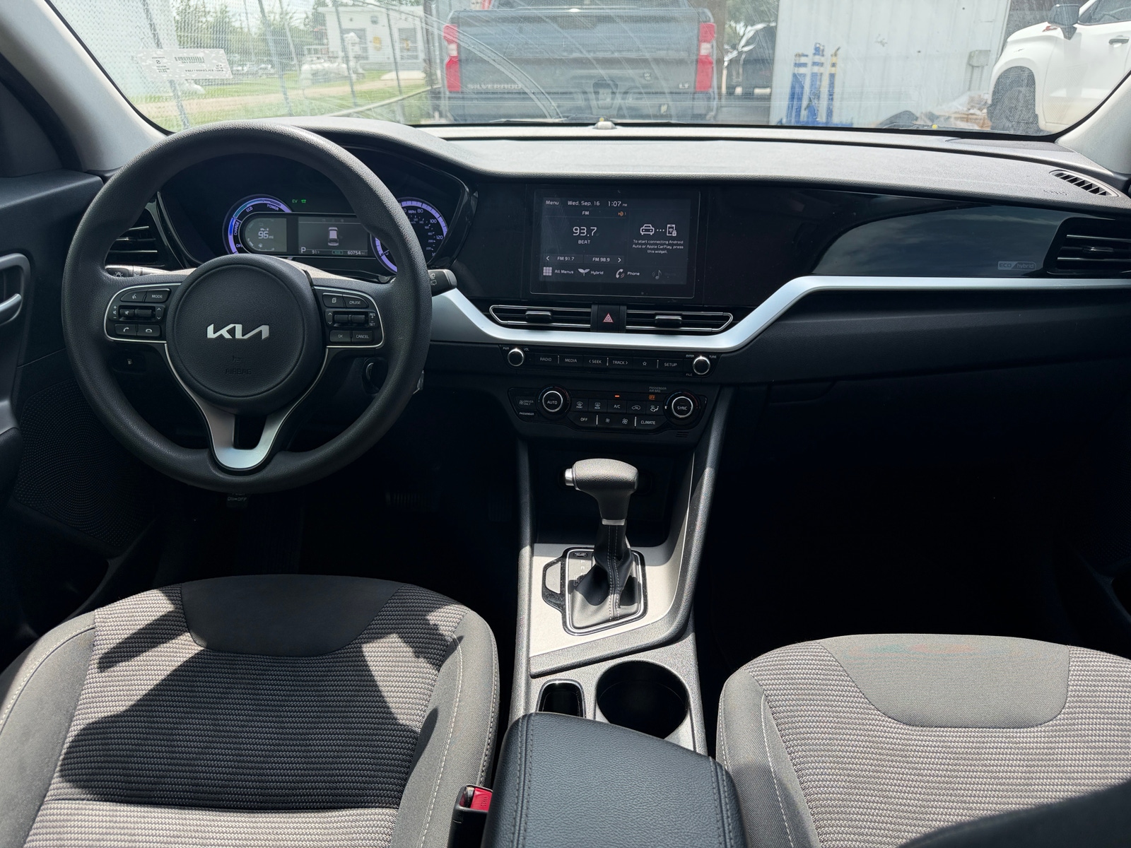 Thumbnail: 2022 Kia Niro - 3