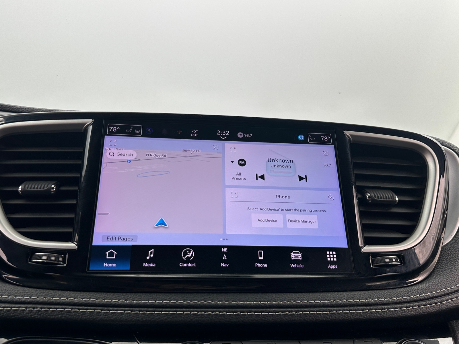 Thumbnail: 2024 Chrysler Pacifica - 3