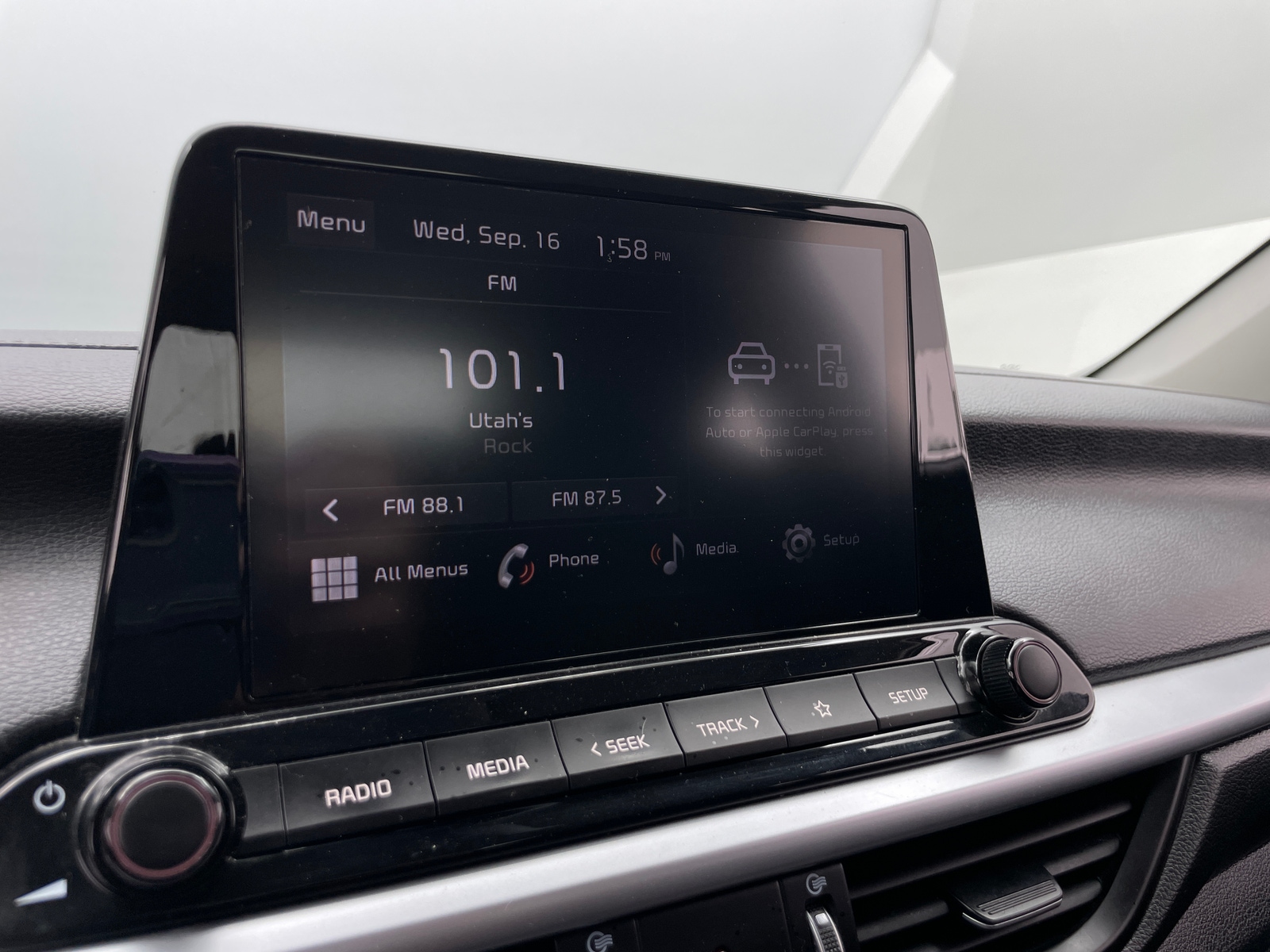 Thumbnail: 2024 Kia Forte - 4
