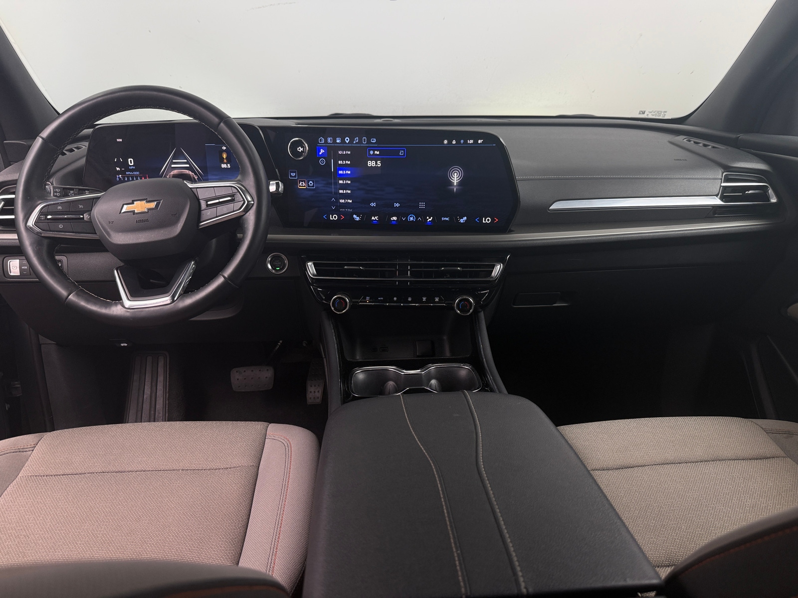 Thumbnail: 2025 Chevrolet Traverse - 3