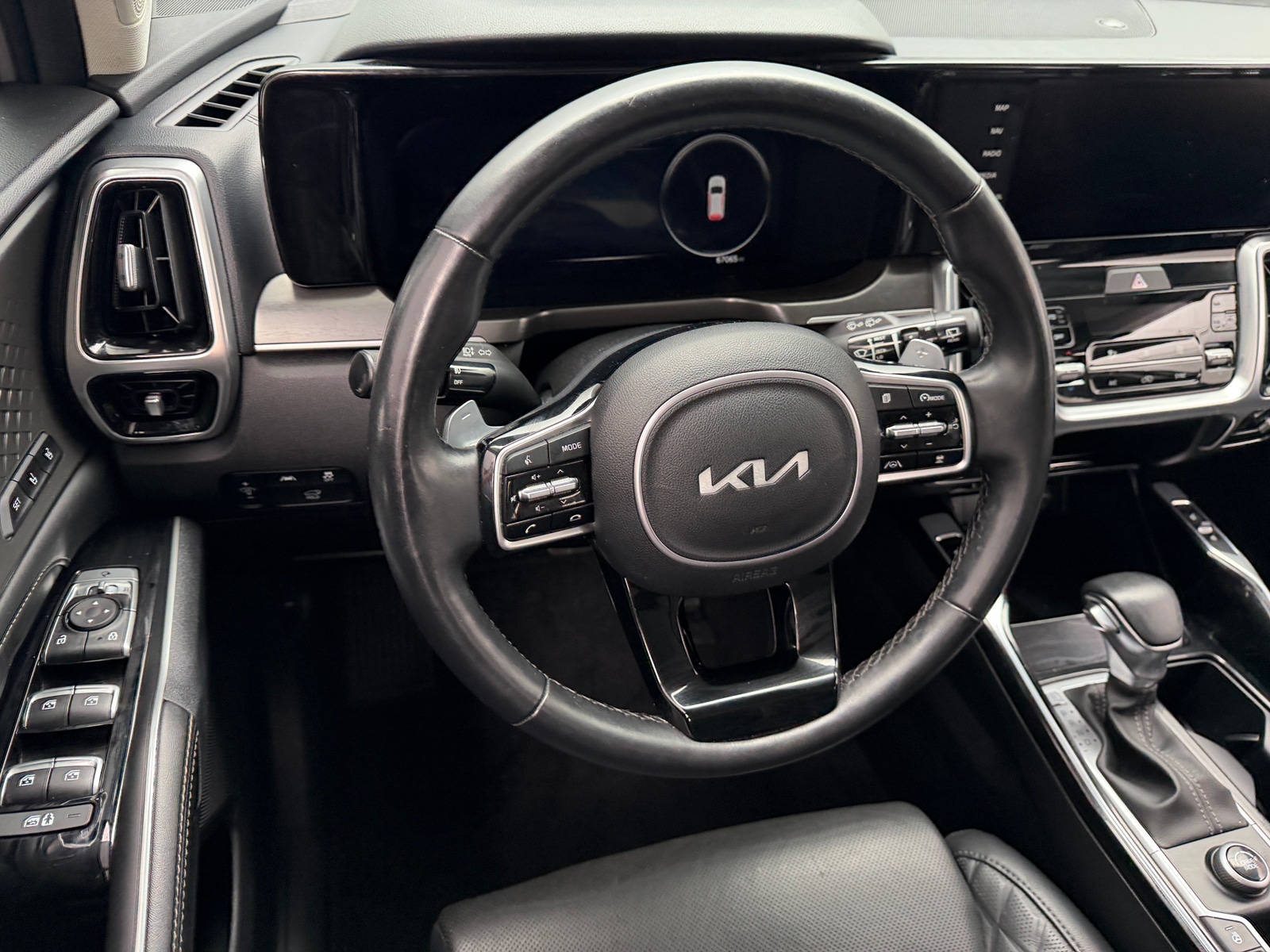 Thumbnail: 2022 Kia Sorento - 4