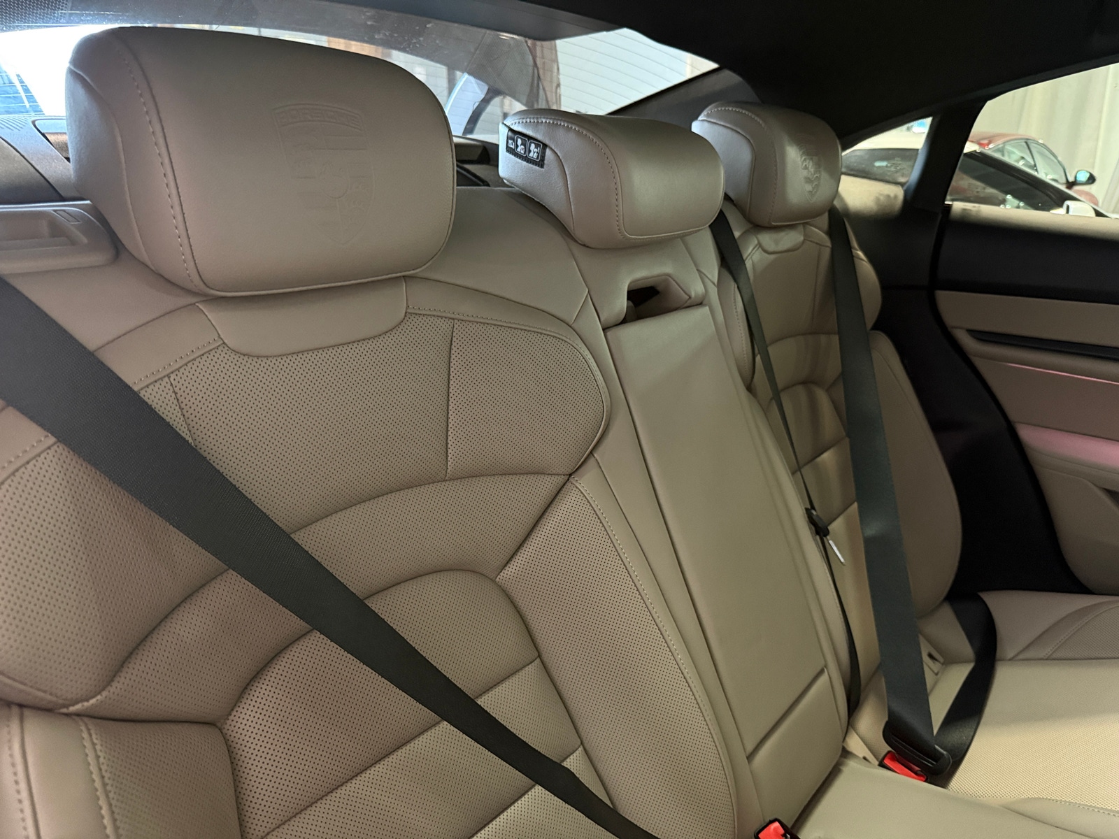 Thumbnail: 2022 Porsche Taycan - 5