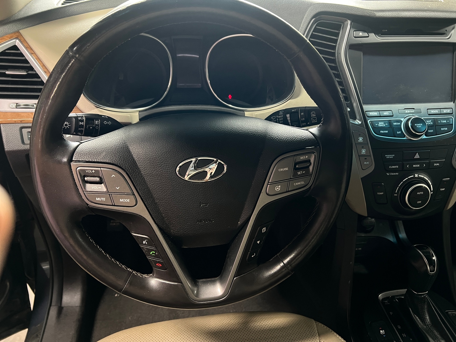 Thumbnail: 2015 Hyundai Santa Fe - 4
