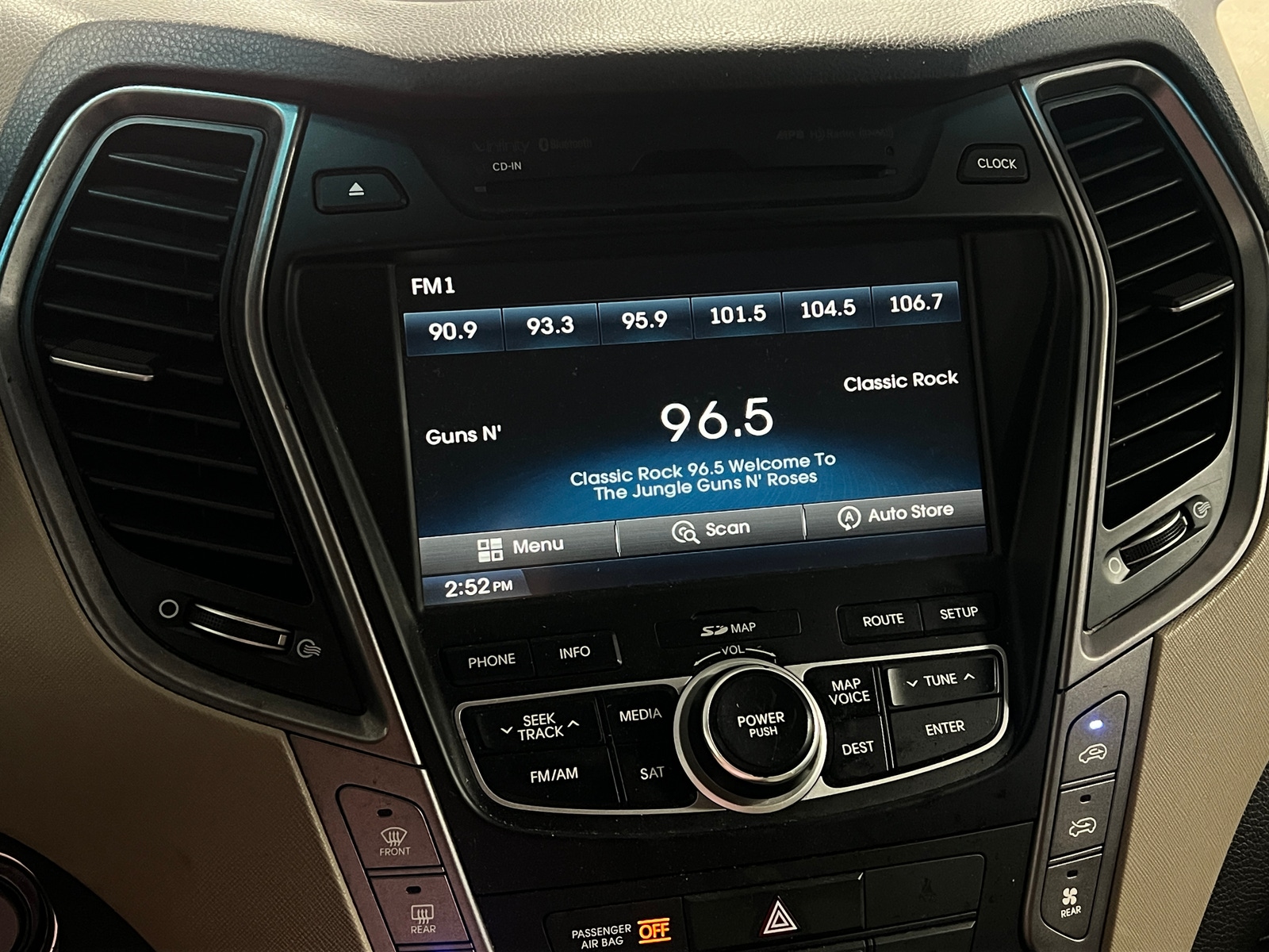 Thumbnail: 2015 Hyundai Santa Fe - 3