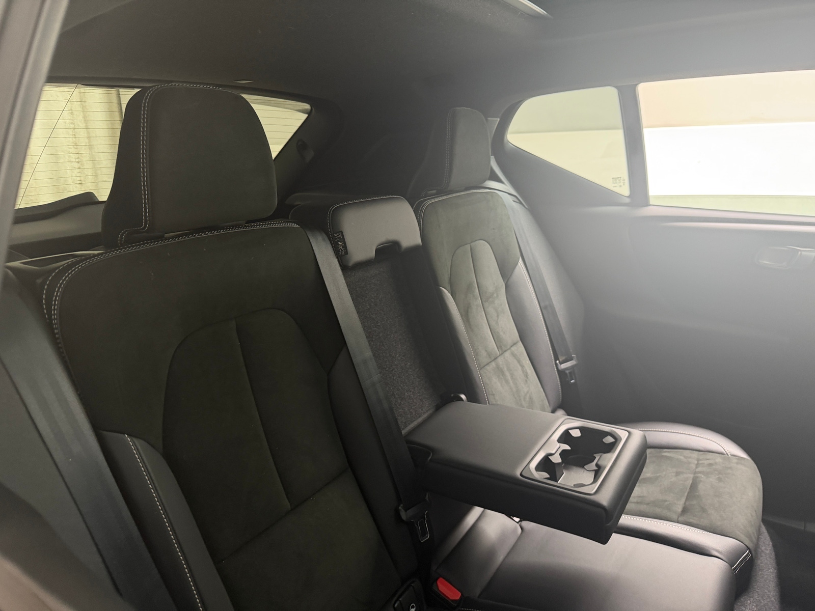 Thumbnail: 2022 Volvo XC40 - 5
