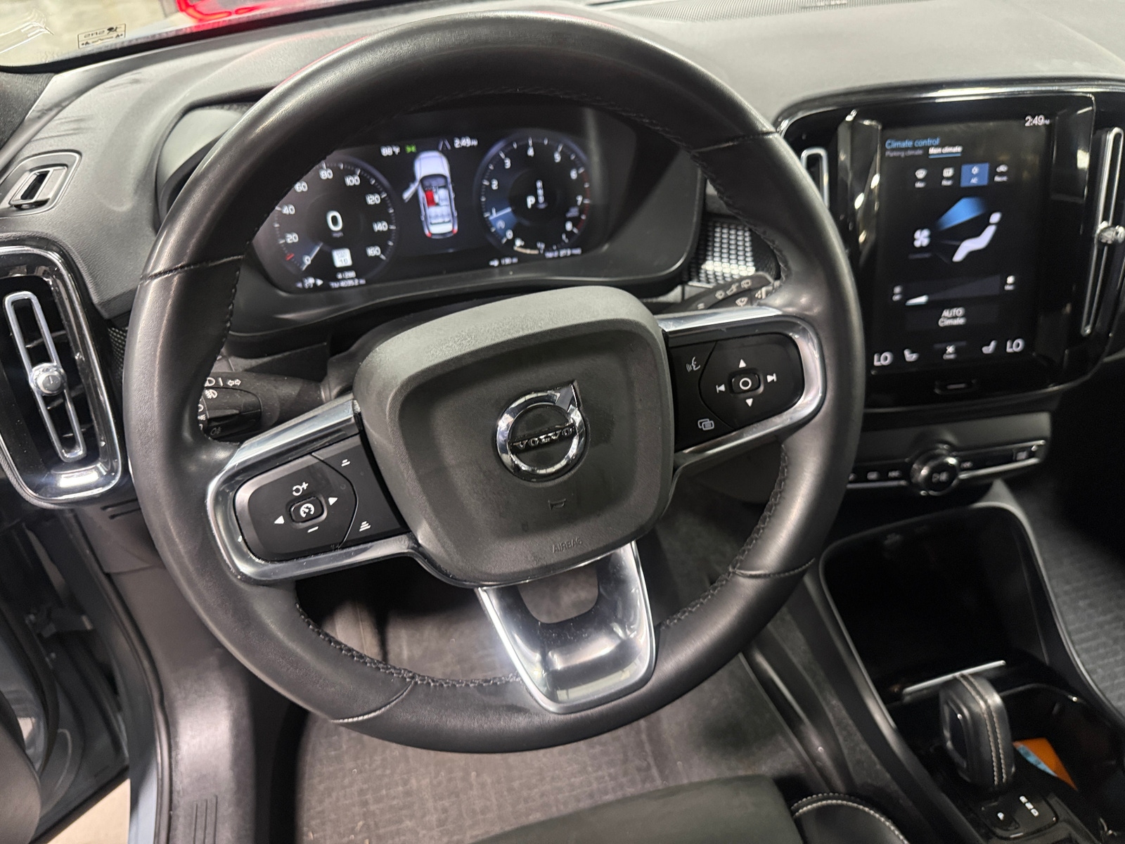 Thumbnail: 2022 Volvo XC40 - 4
