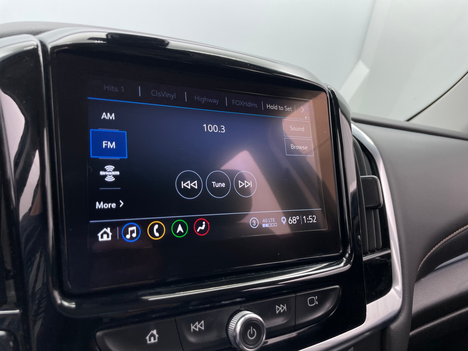 Thumbnail: 2021 Chevrolet Traverse - 3