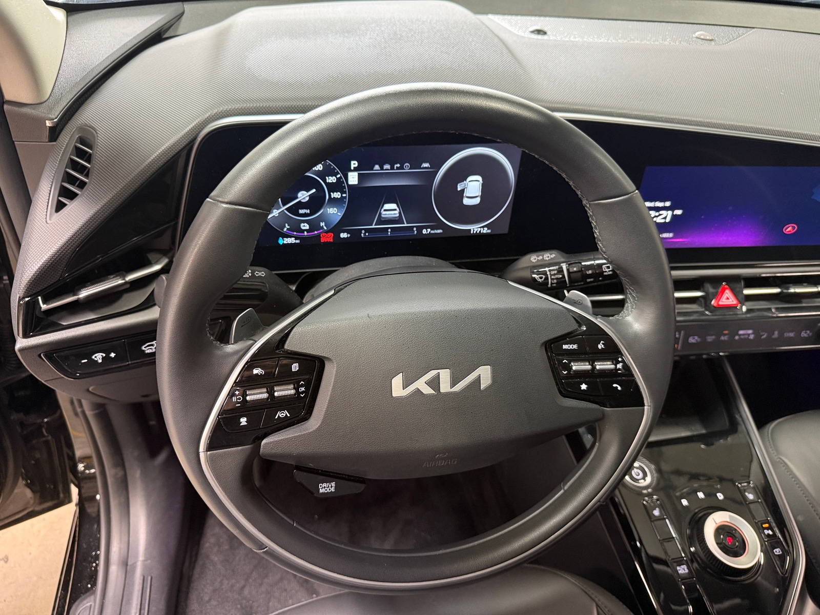 Thumbnail: 2023 Kia Niro - 4