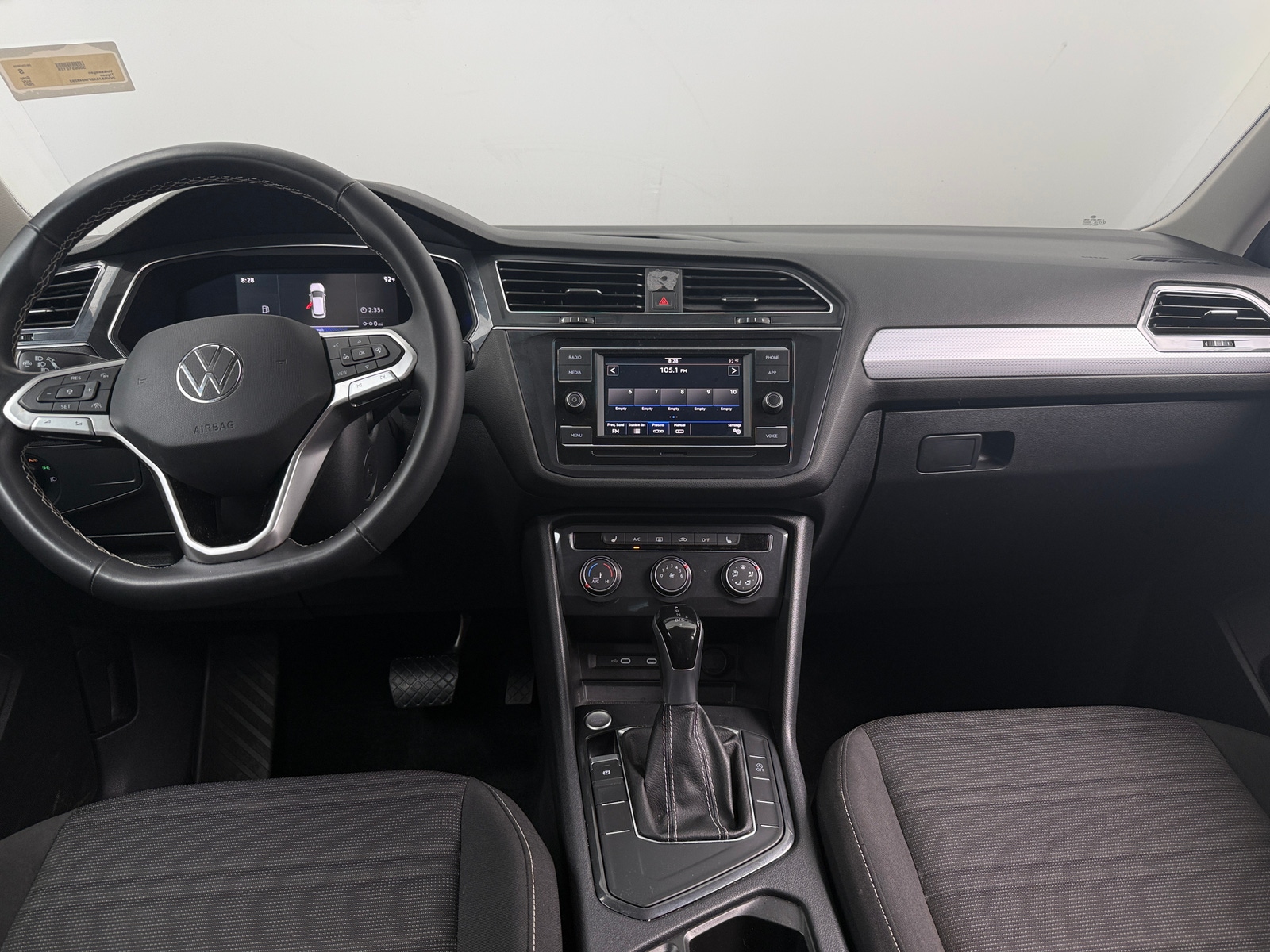 Thumbnail: 2023 Volkswagen Tiguan - 3