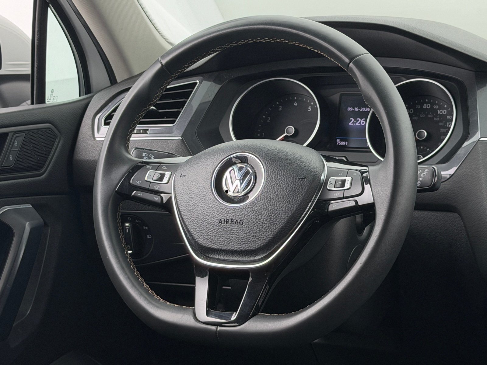 Thumbnail: 2021 Volkswagen Tiguan - 5