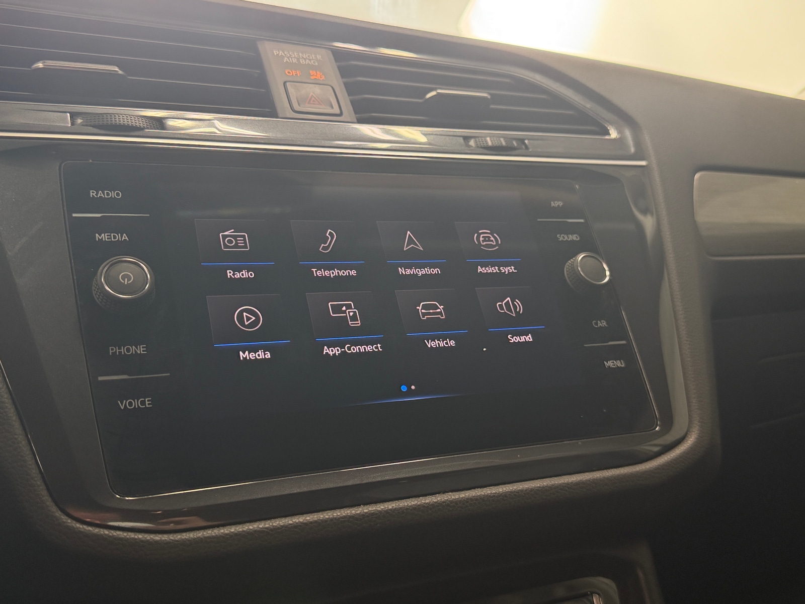 Thumbnail: 2021 Volkswagen Tiguan - 4
