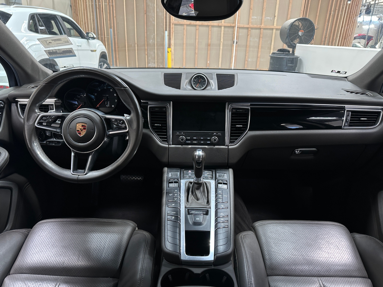 Thumbnail: 2018 Porsche Macan - 3