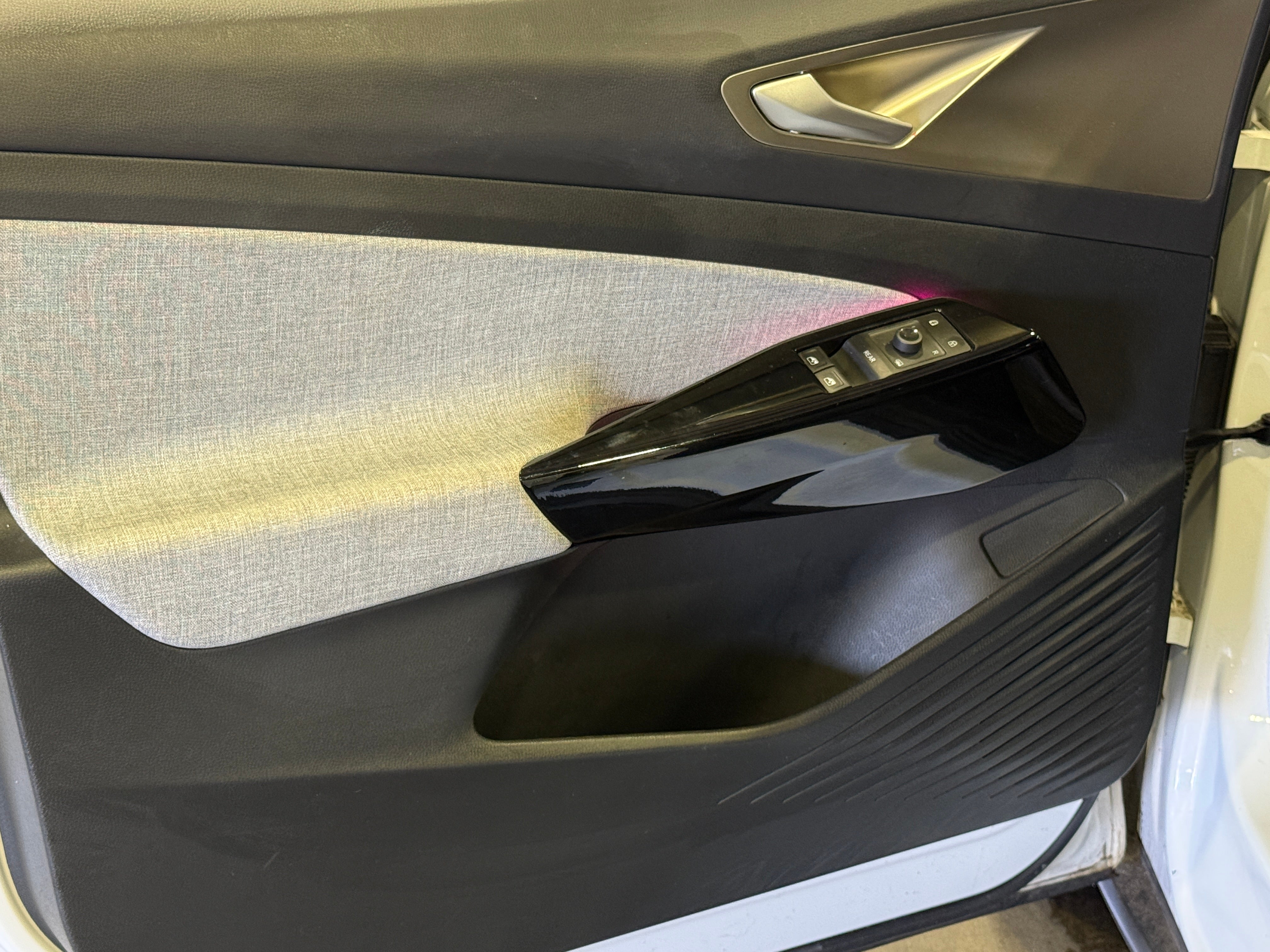 Used 2023 Volkswagen ID.4 PRO with VIN 1V2DNPE8XPC035789 for sale in Auburn, WA