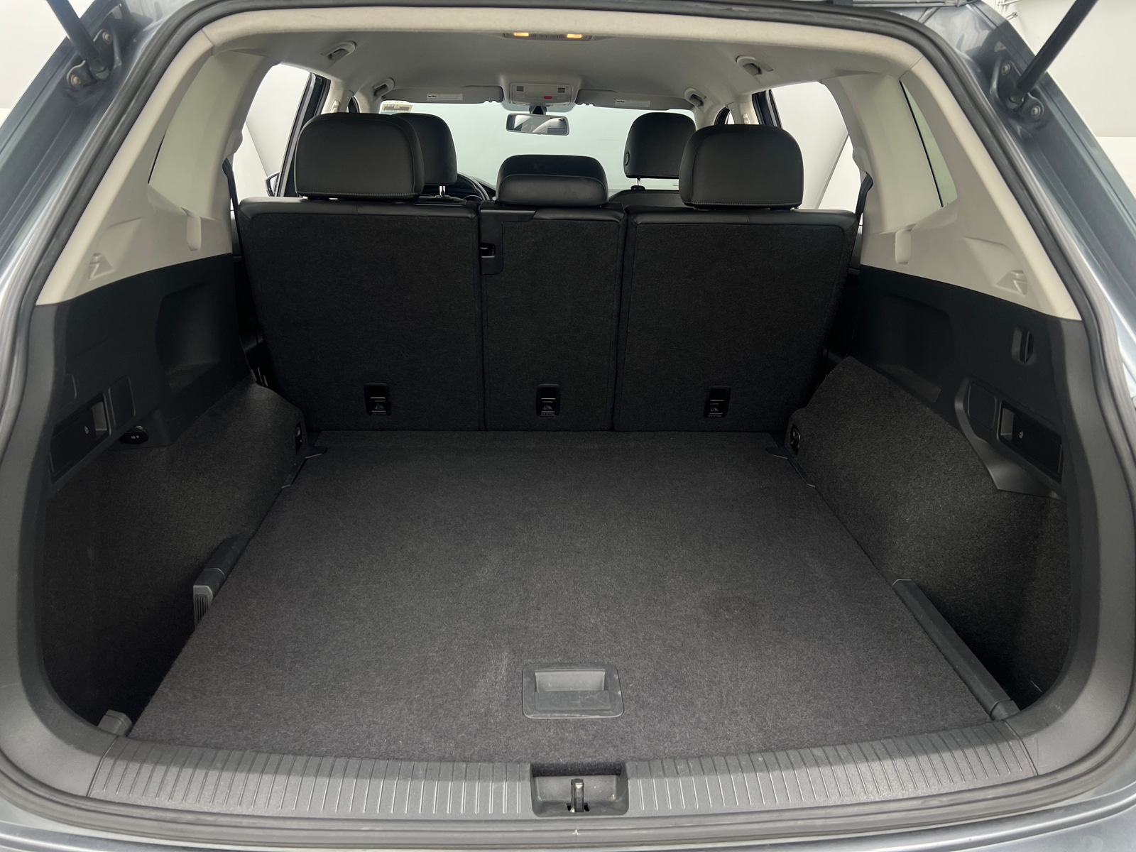 Thumbnail: 2018 Volkswagen Tiguan - 7