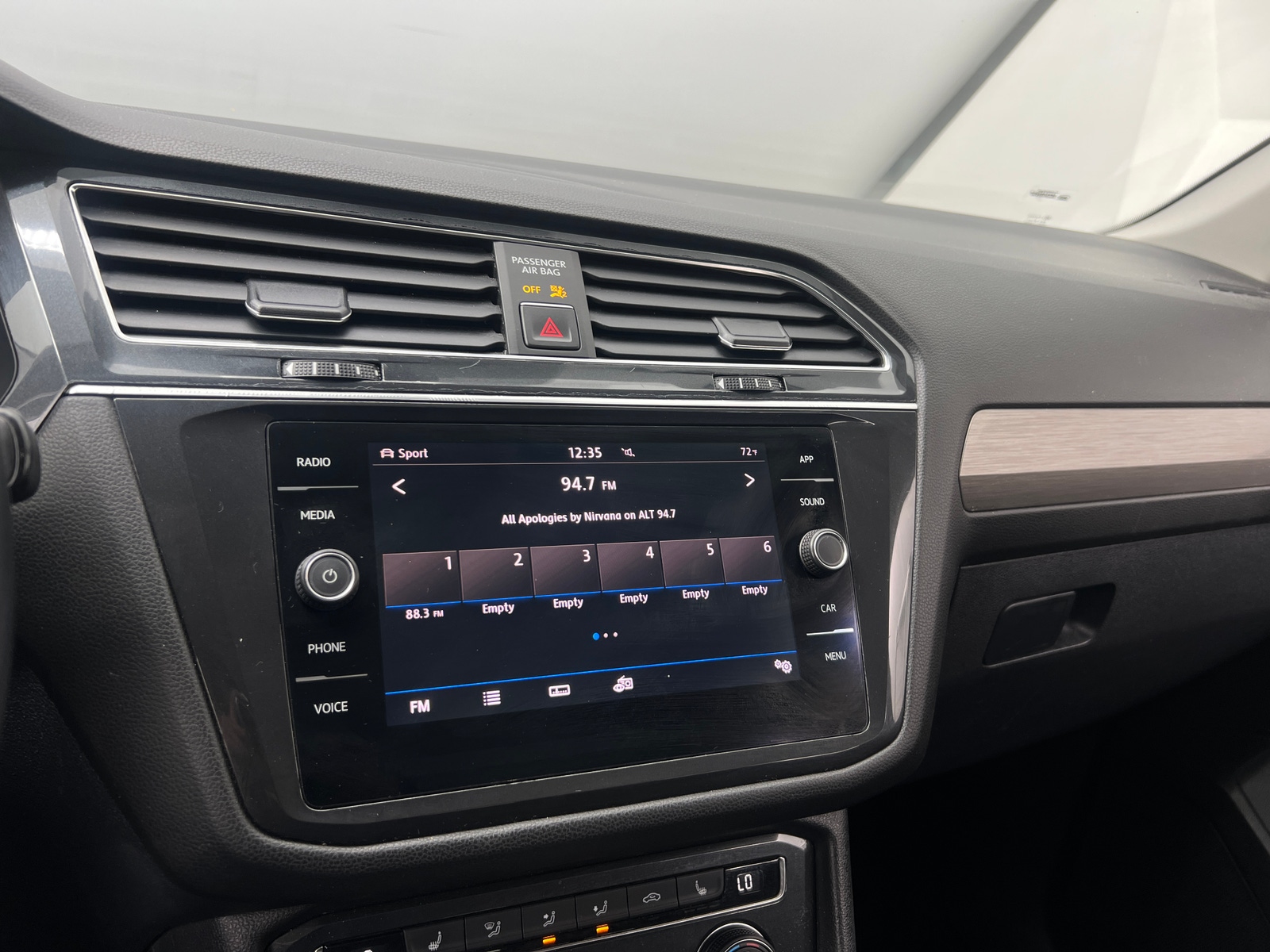 Thumbnail: 2018 Volkswagen Tiguan - 4