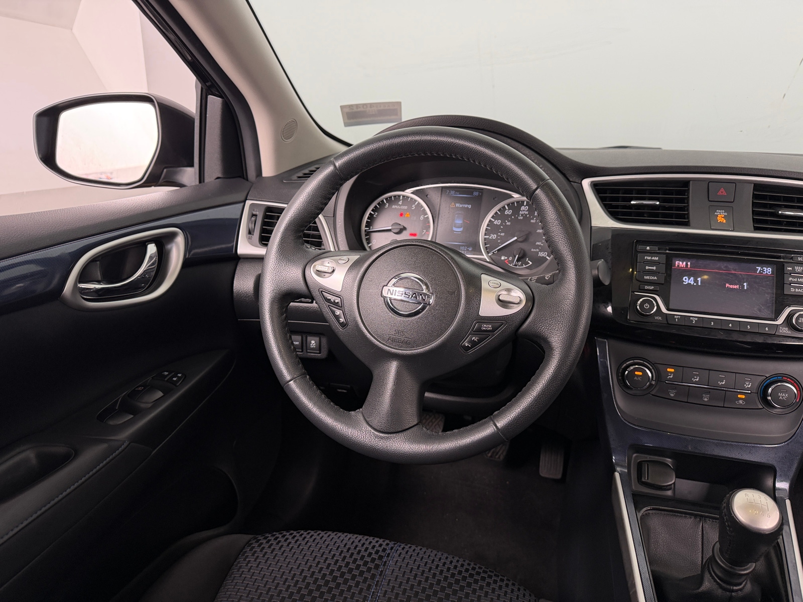 Thumbnail: 2017 Nissan Sentra - 5