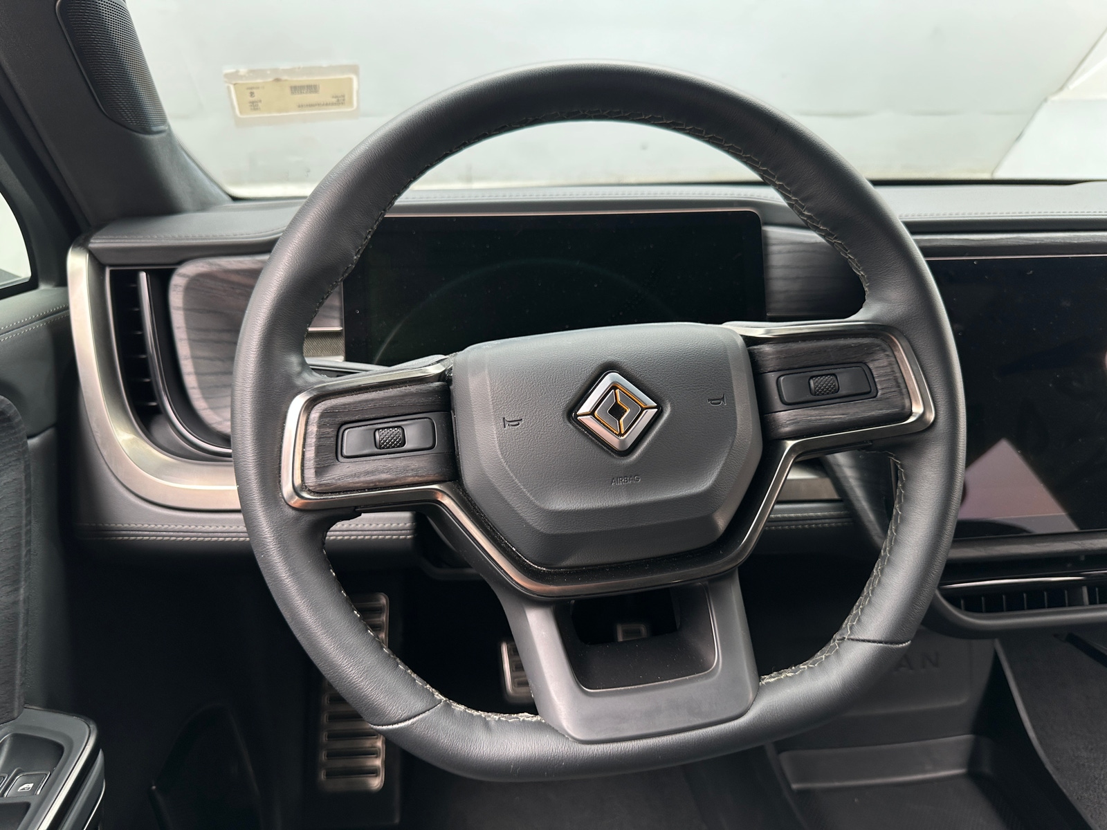 Thumbnail: 2023 Rivian R1S - 4