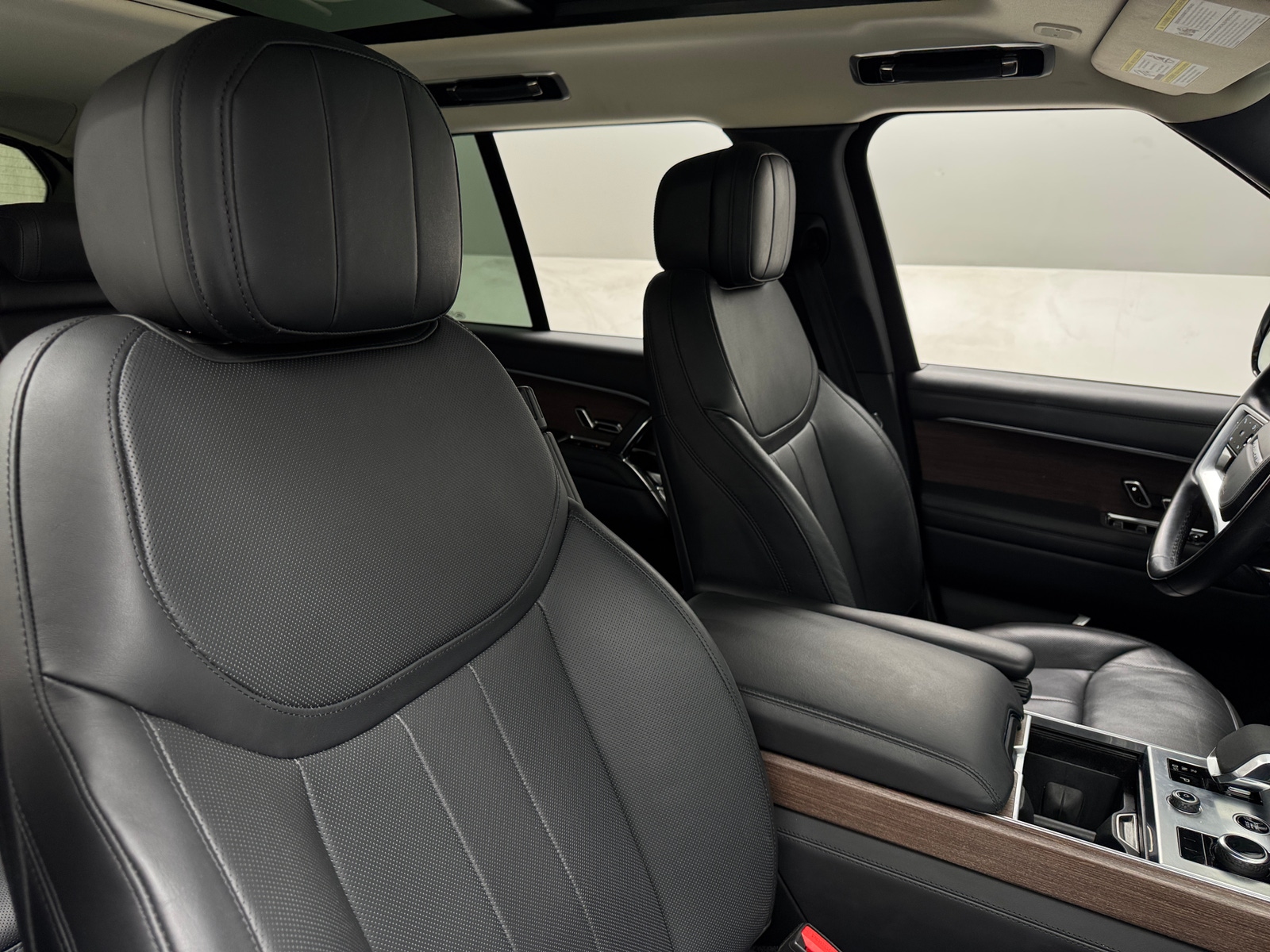 Thumbnail: 2023 Land Rover Range Rover - 2