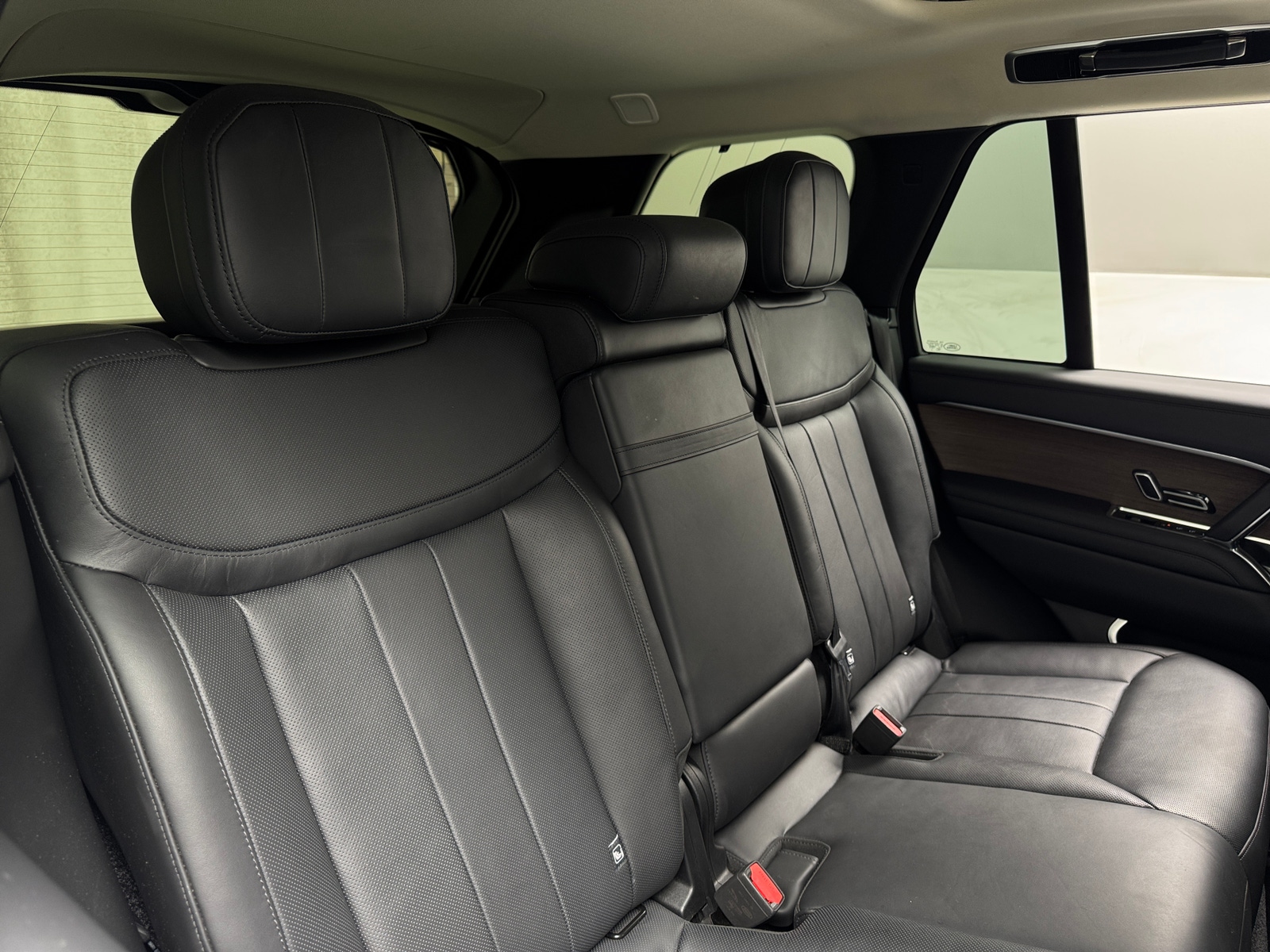 Thumbnail: 2023 Land Rover Range Rover - 6