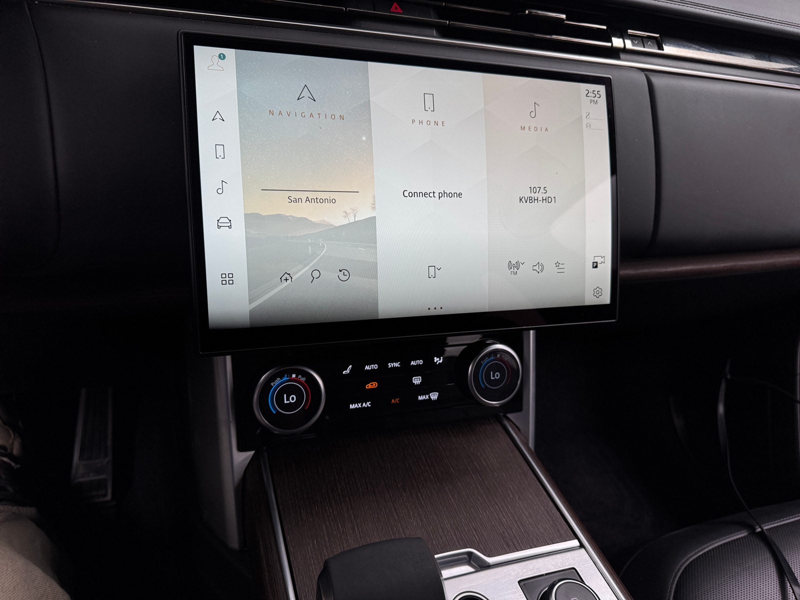 Thumbnail: 2023 Land Rover Range Rover - 4