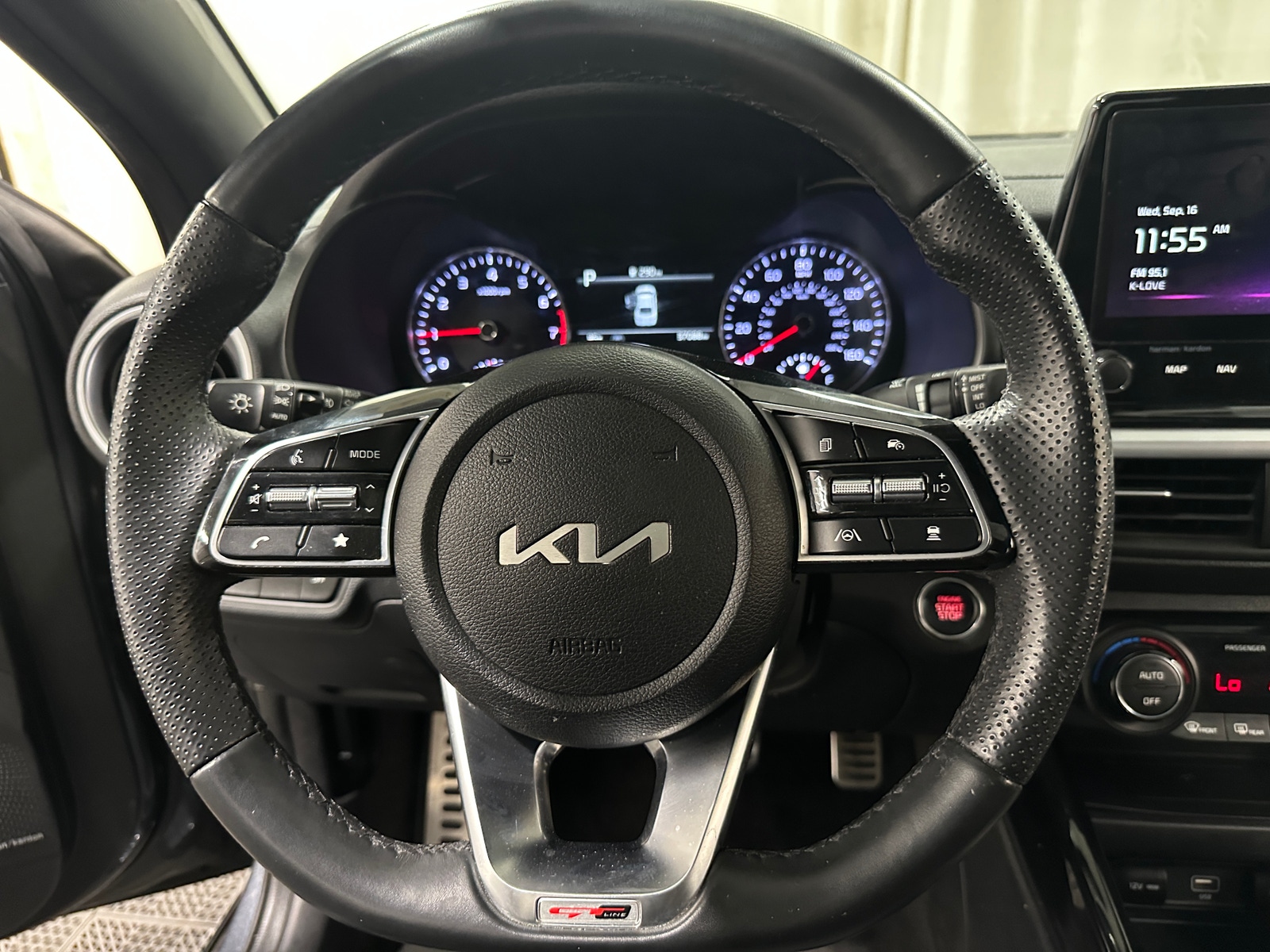 Thumbnail: 2023 Kia Forte - 4