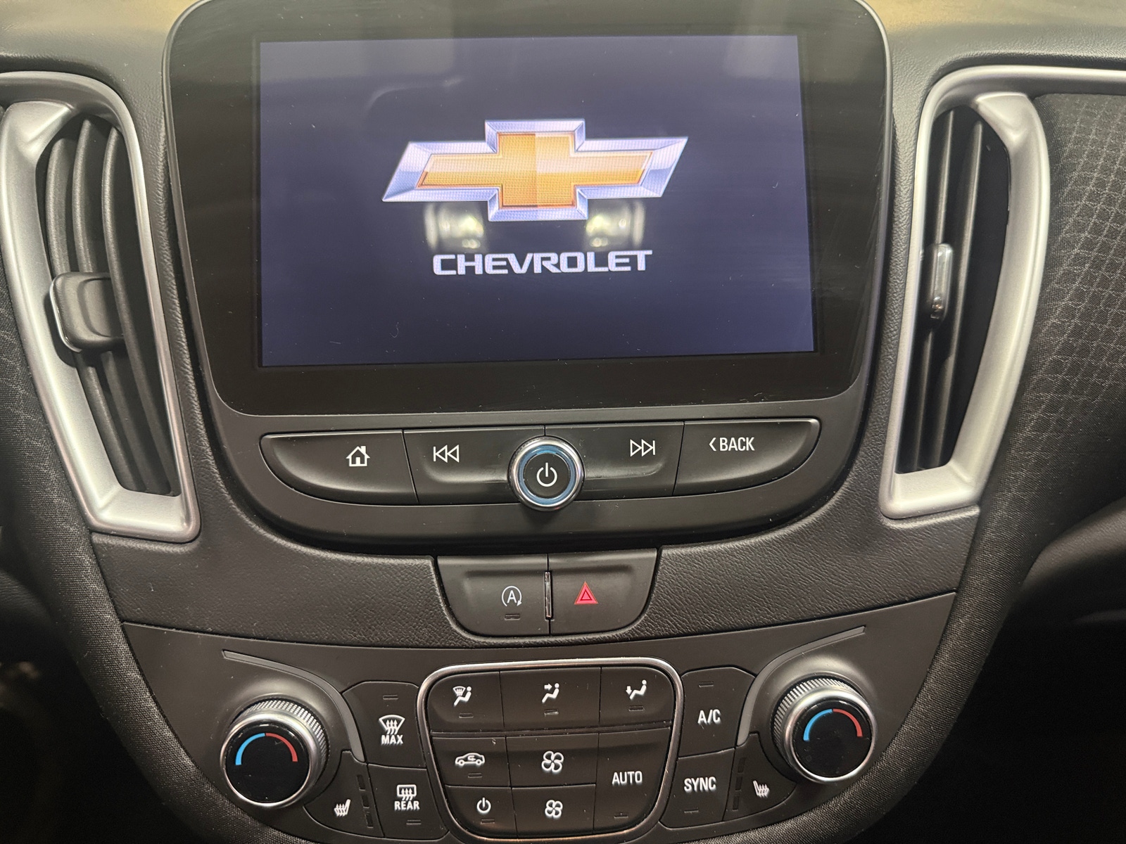 Thumbnail: 2025 Chevrolet Malibu - 4