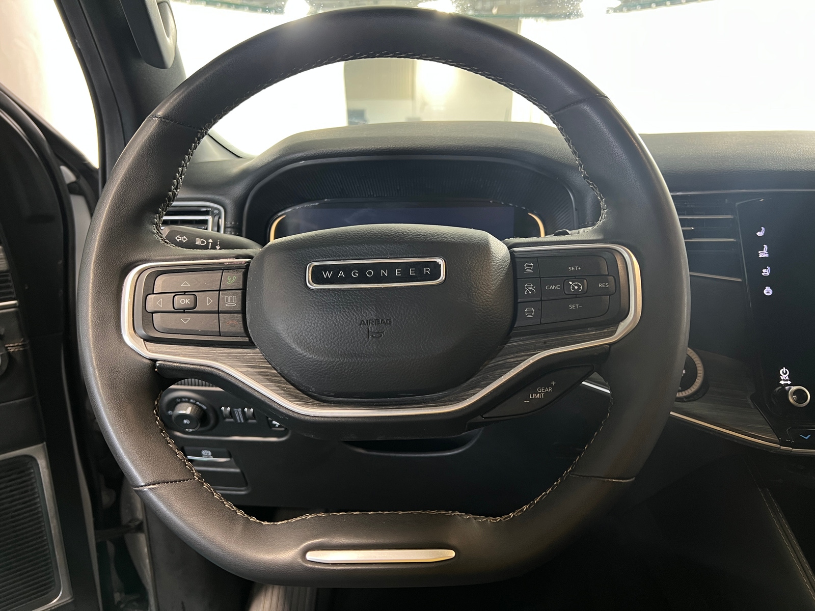 Thumbnail: 2024 Jeep Wagoneer - 4