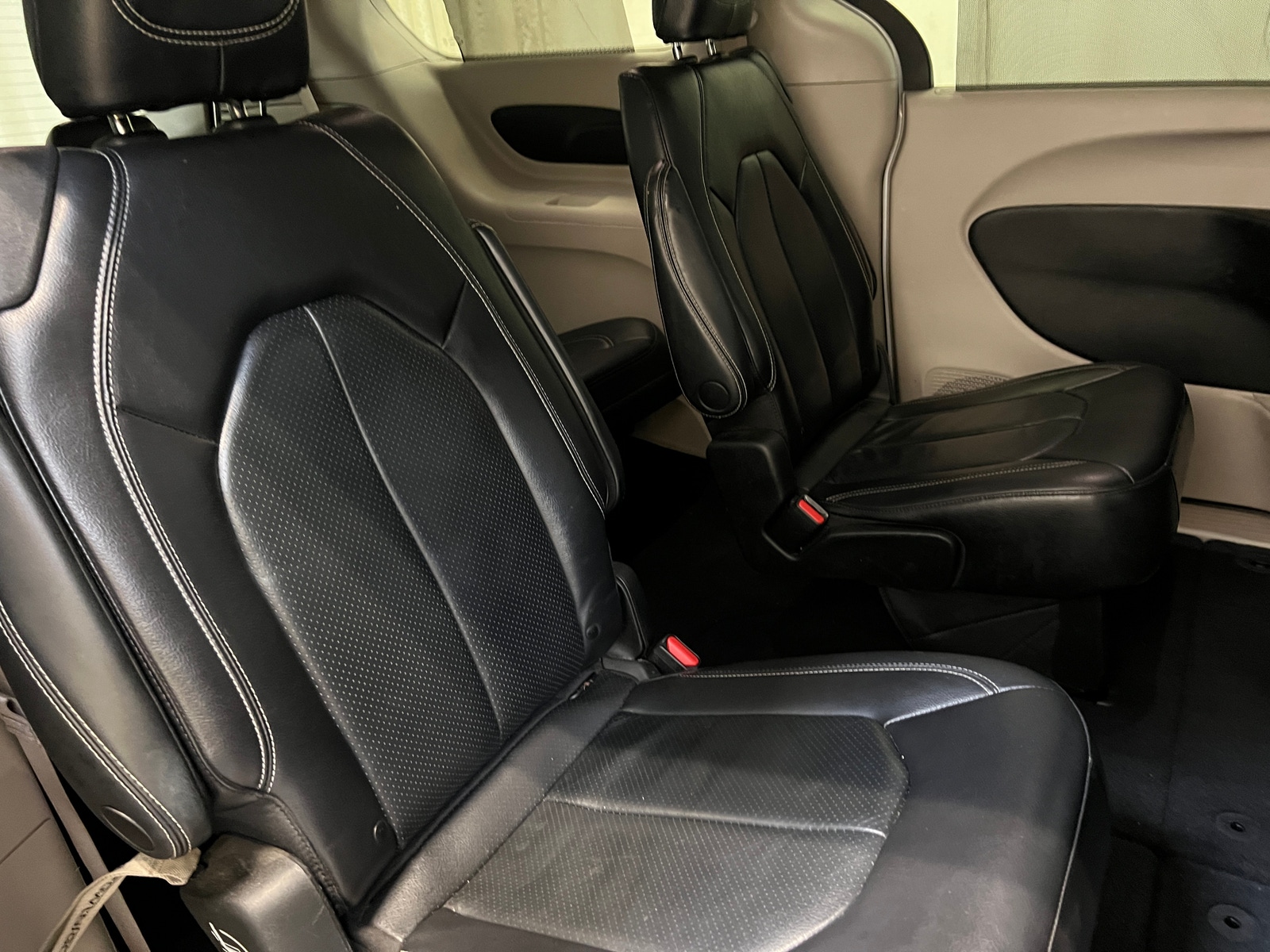 Thumbnail: 2022 Chrysler Pacifica - 5