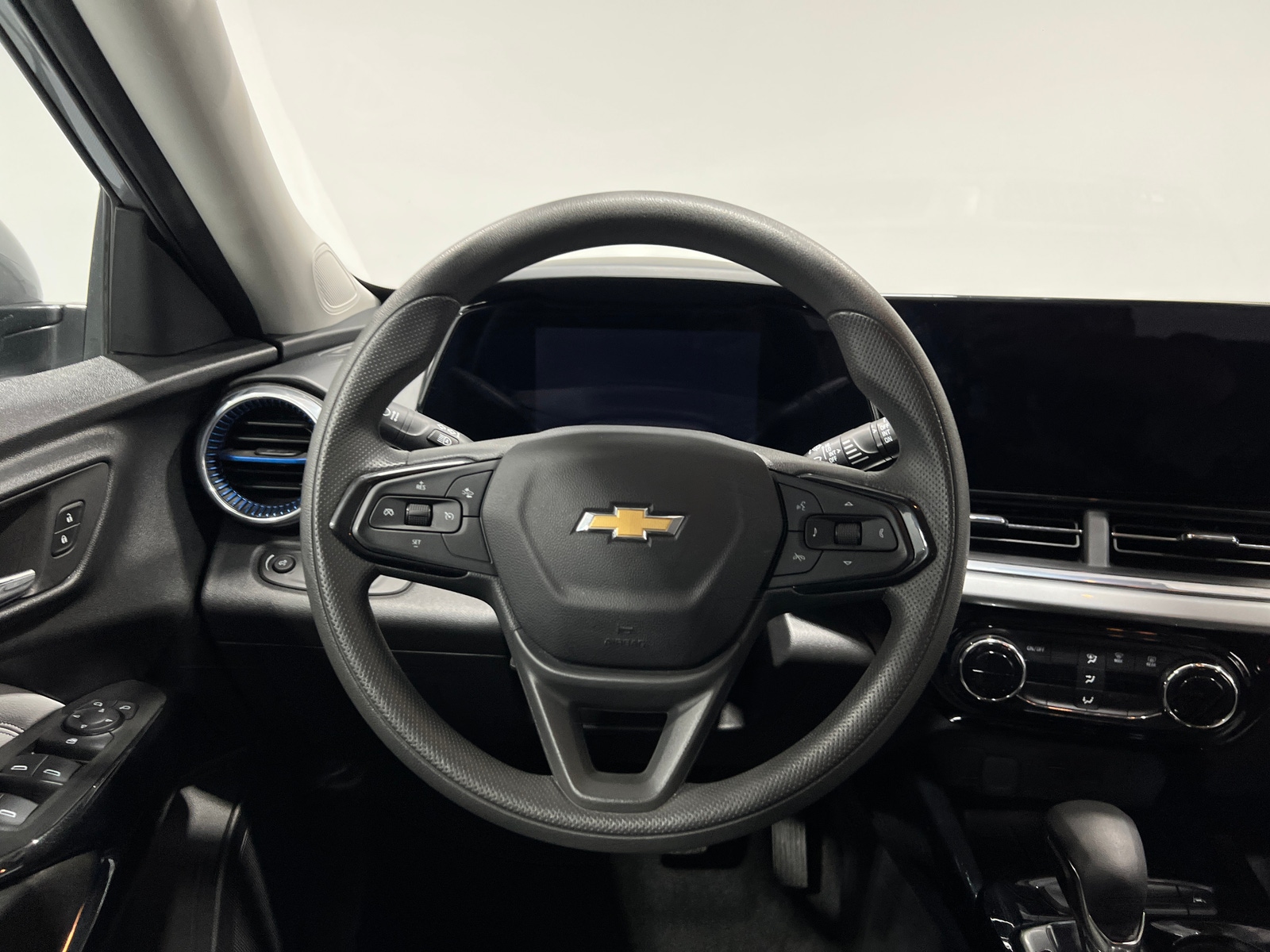 Thumbnail: 2025 Chevrolet Trax - 4