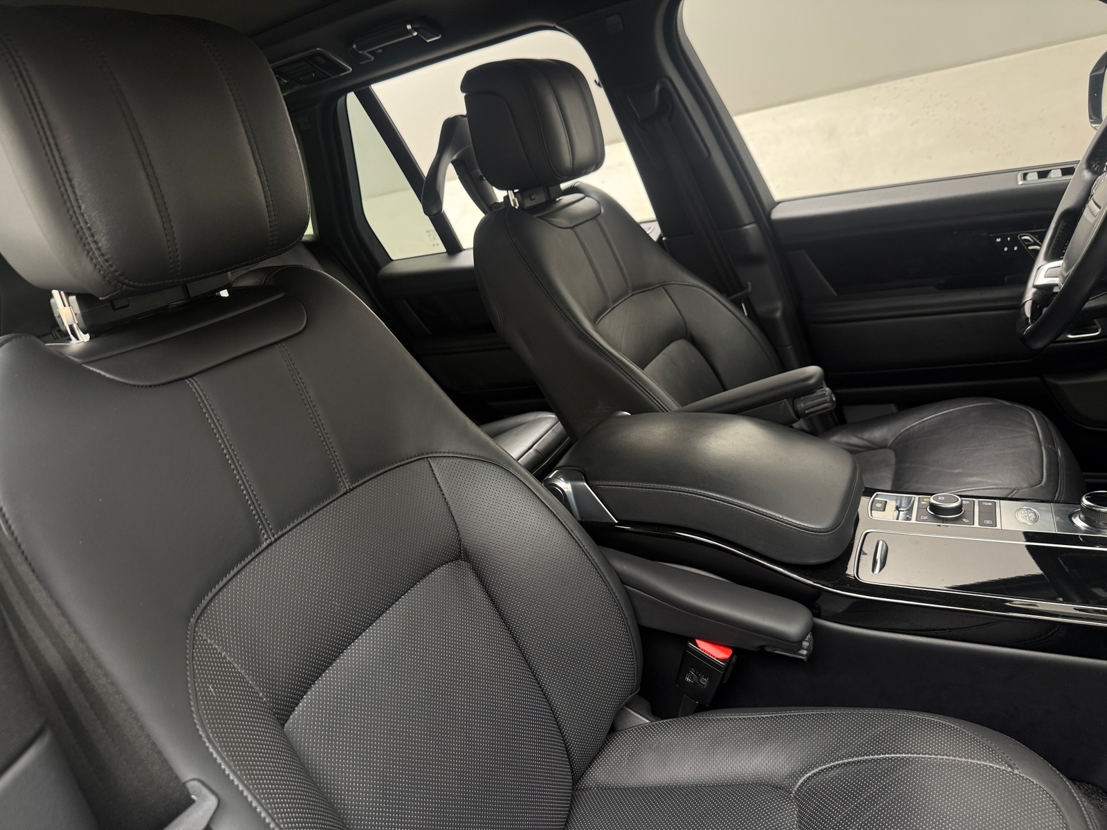 Thumbnail: 2020 Land Rover Range Rover - 2
