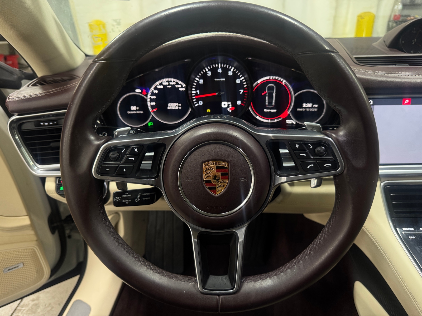 Thumbnail: 2018 Porsche Panamera - 4