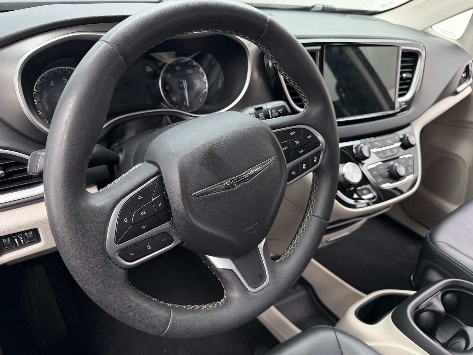 Thumbnail: 2024 Chrysler Pacifica - 4