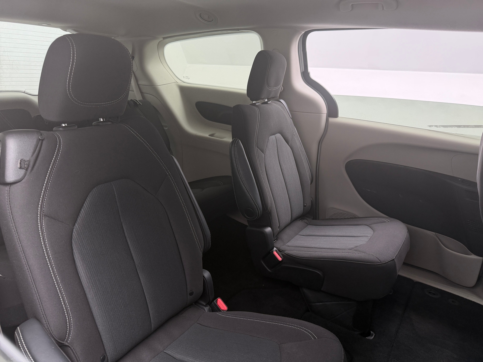 Thumbnail: 2023 Chrysler Voyager - 6