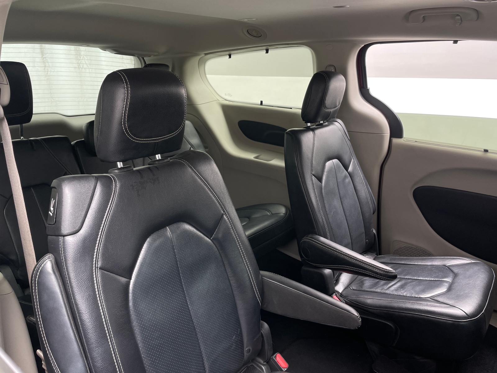 Thumbnail: 2022 Chrysler Pacifica - 5
